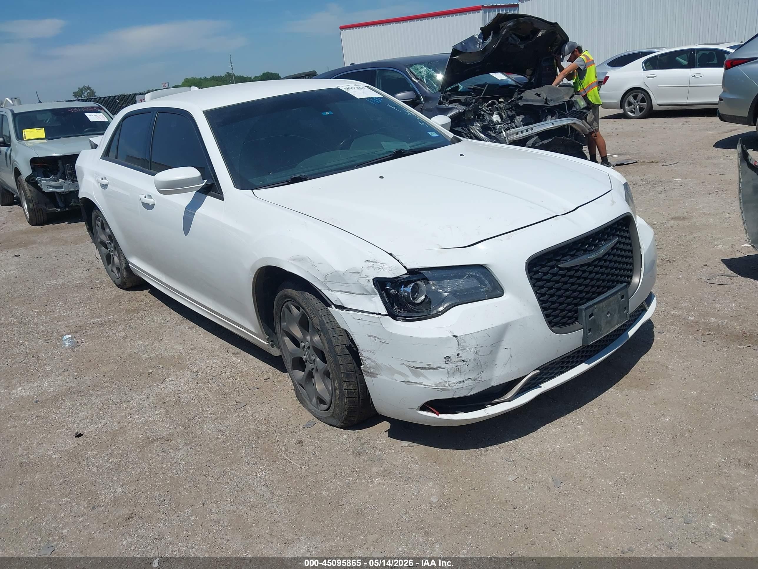 2016 Chrysler 300 S, VIN 2C3CCAGG3GH262179 — Rear end