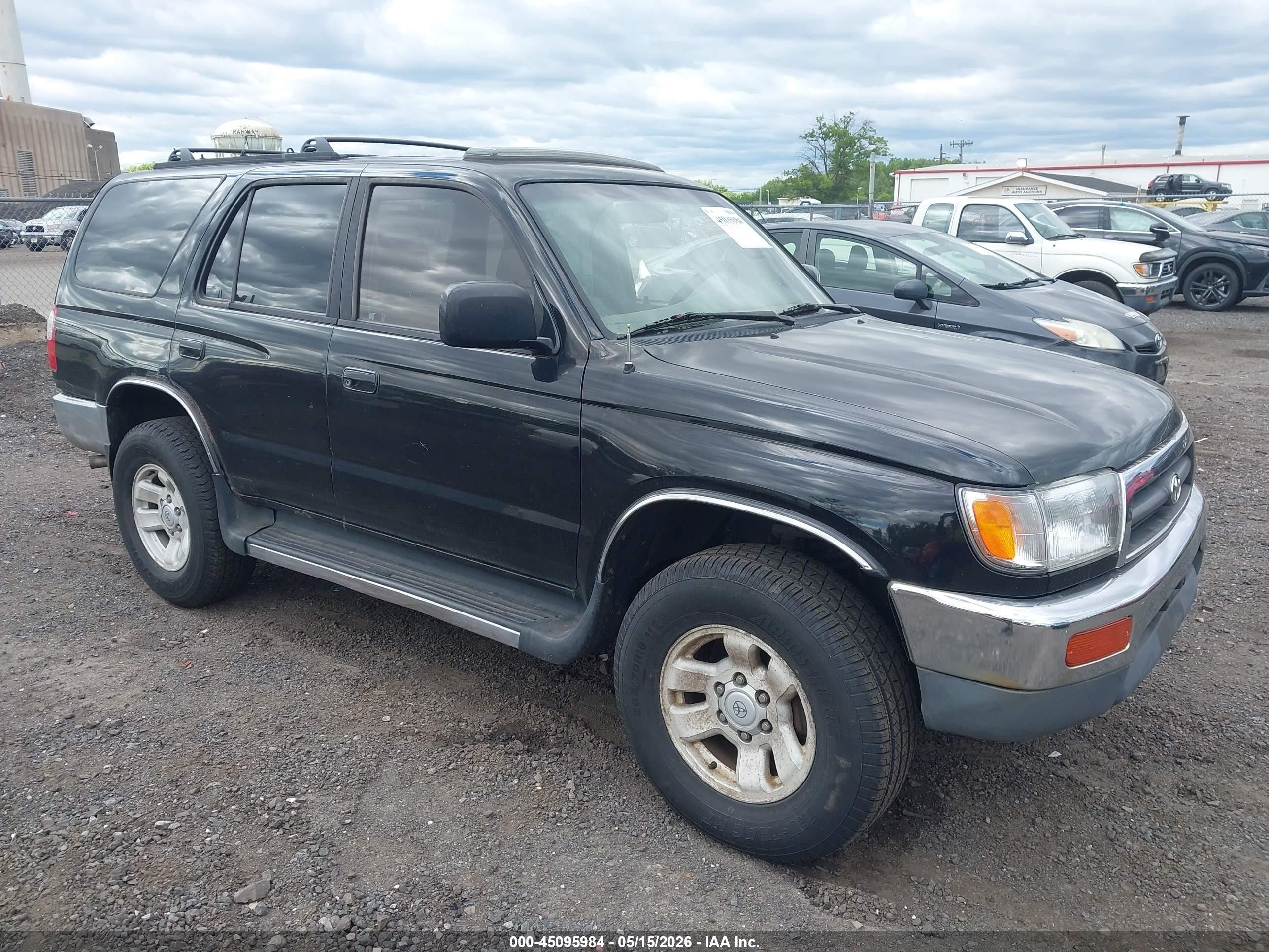 1997 Toyota 4Runner SR5, VIN JT3HN86R5V0105136 — Normal wear