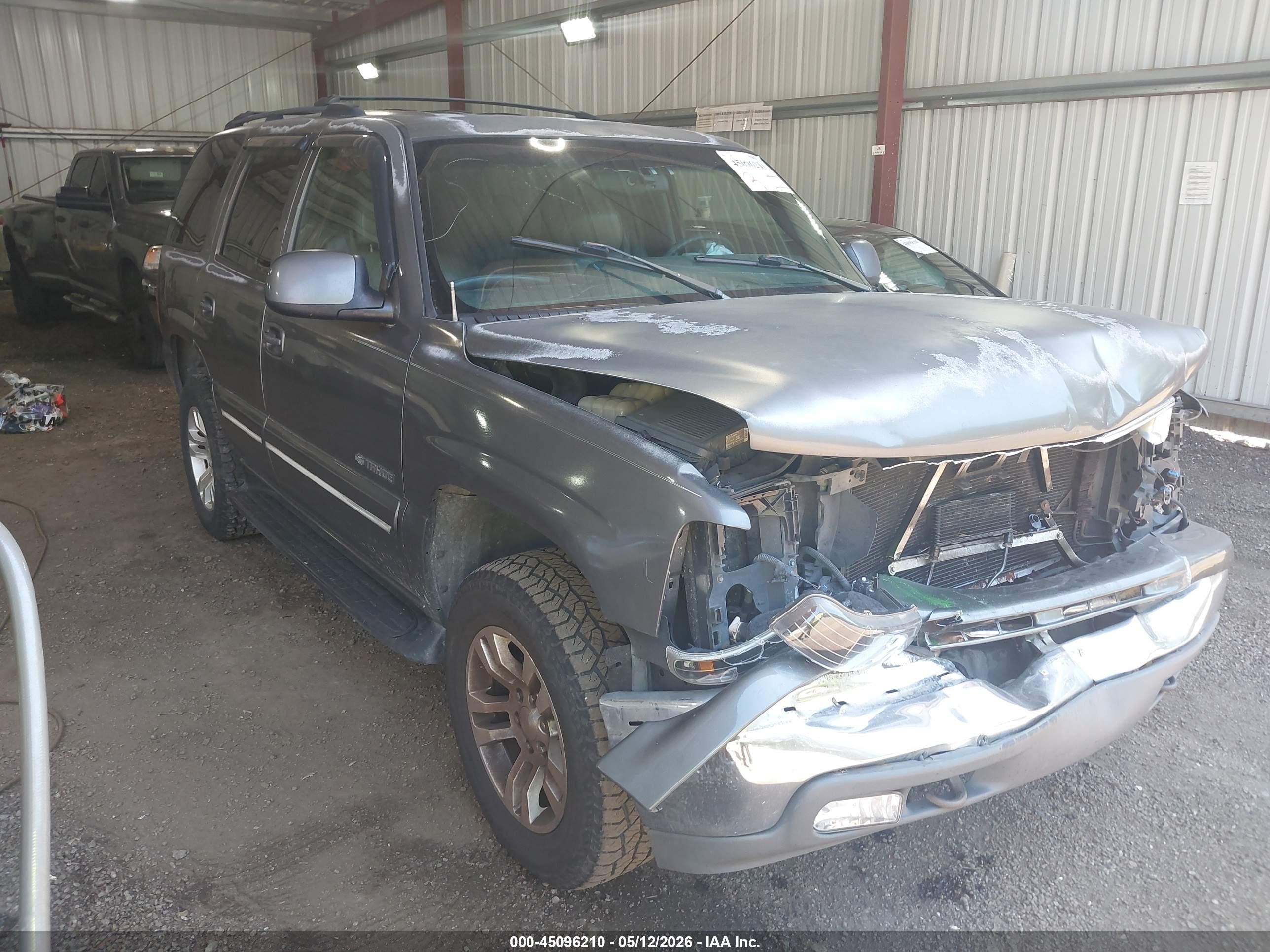 2000 Chevrolet Tahoe LS, VIN 1GNEK13T4YJ127052 — Front end