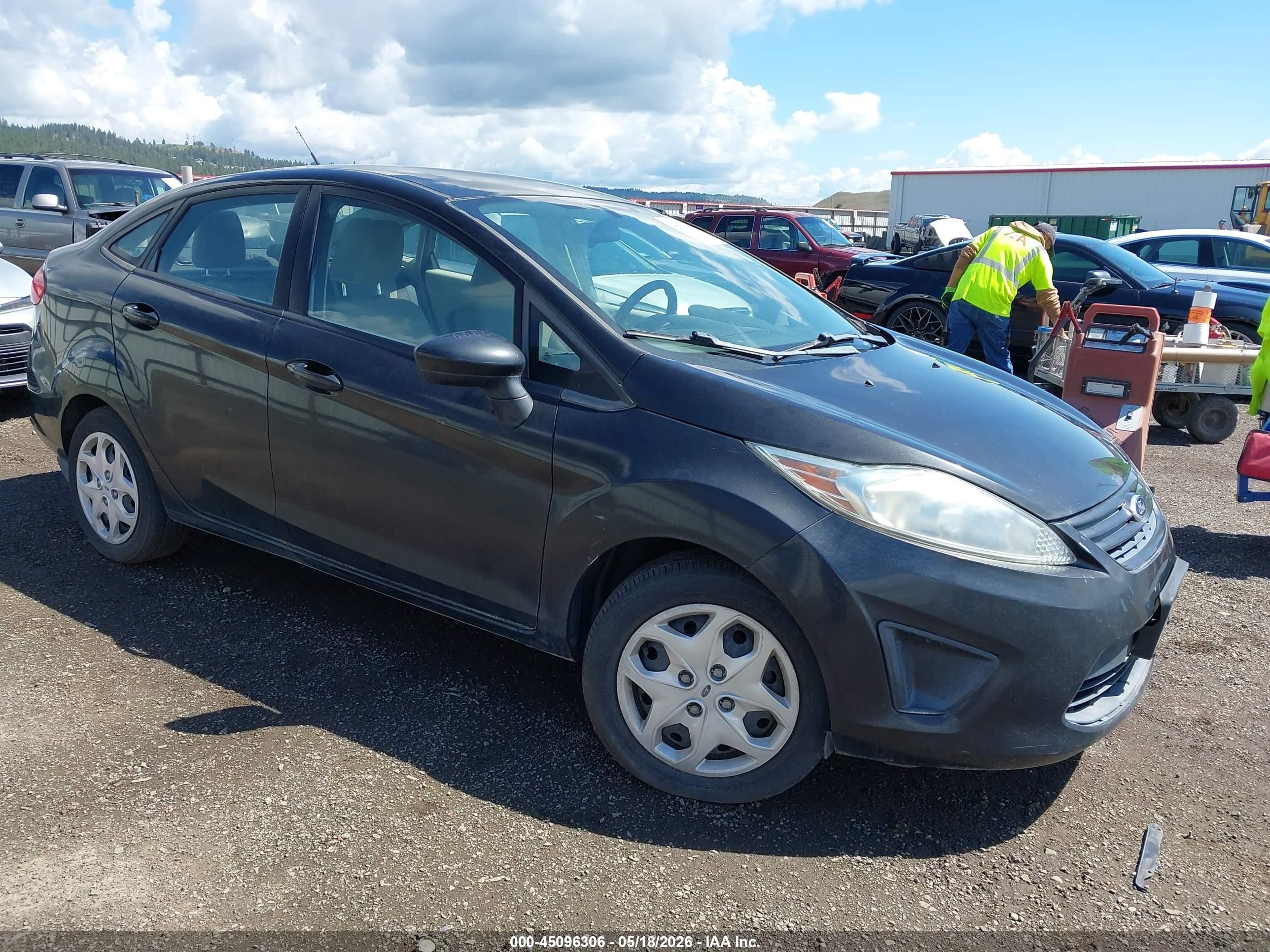 2013 Ford Fiesta S, VIN 3FADP4AJ5DM136287 — Normal wear