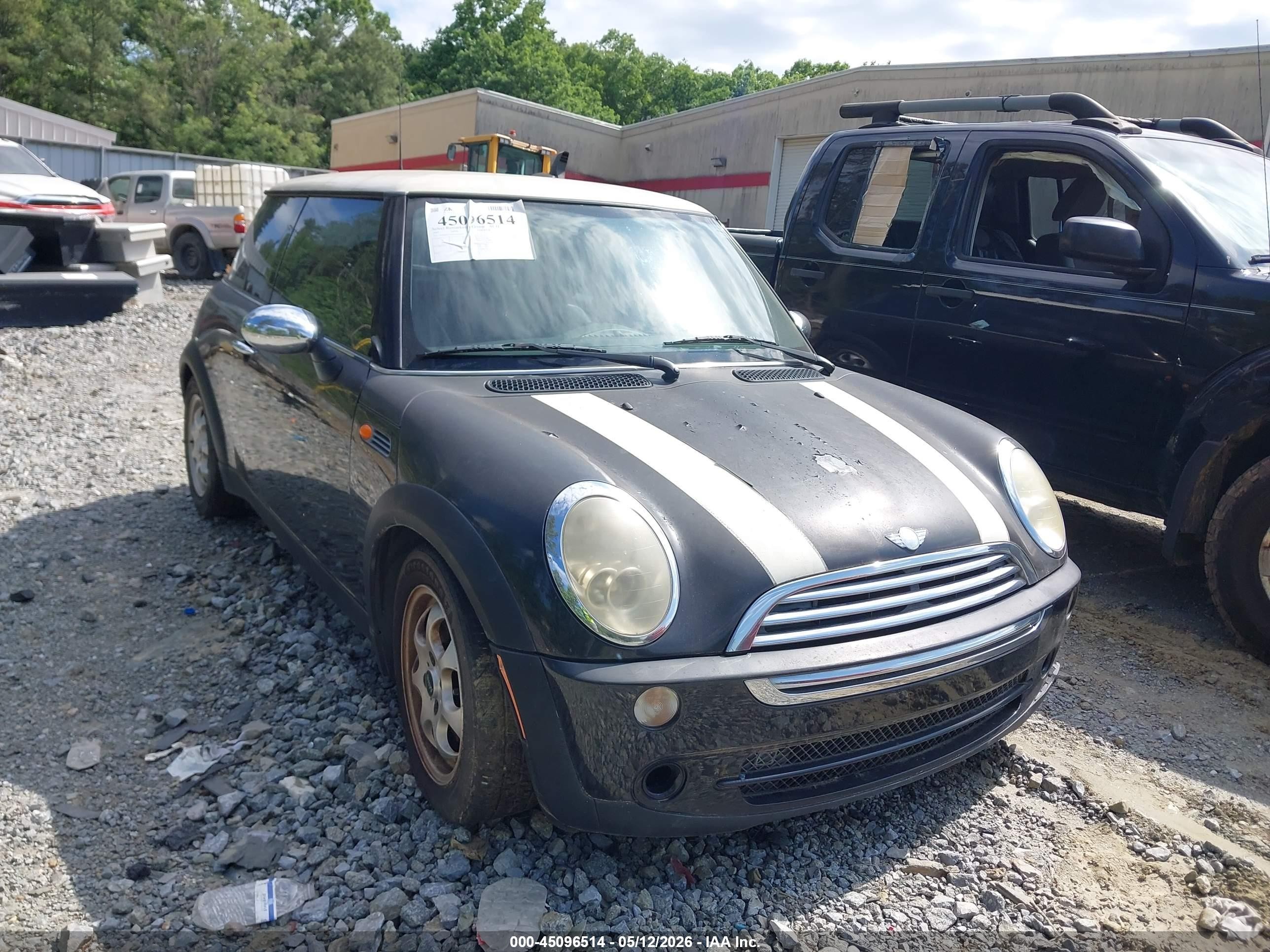 2005 MINI Hardtop, VIN WMWRC33595TK60147 — Перед