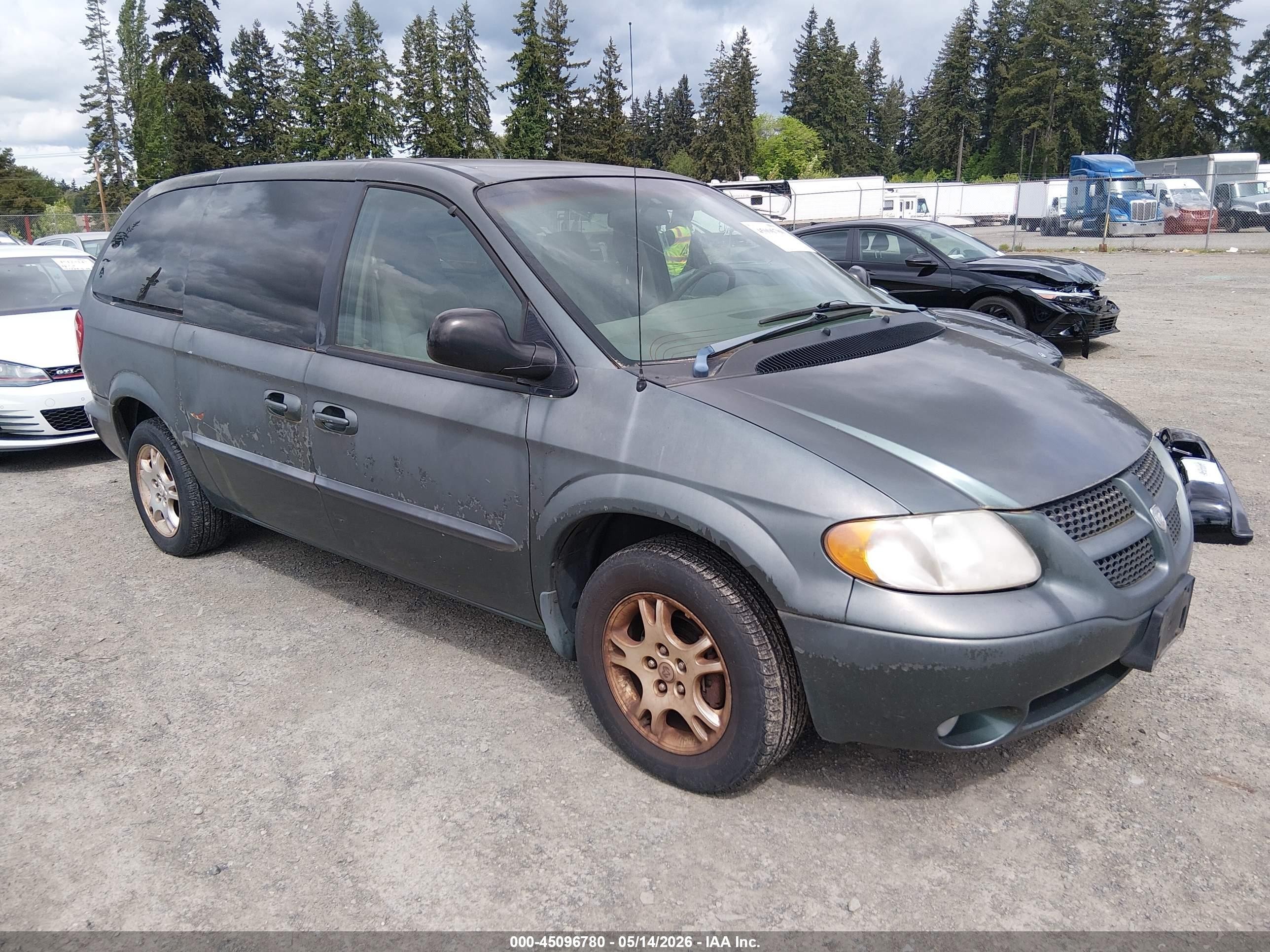 2002 Dodge Caravan Sport, VIN 2B4GT44L92R702227 — Normal wear