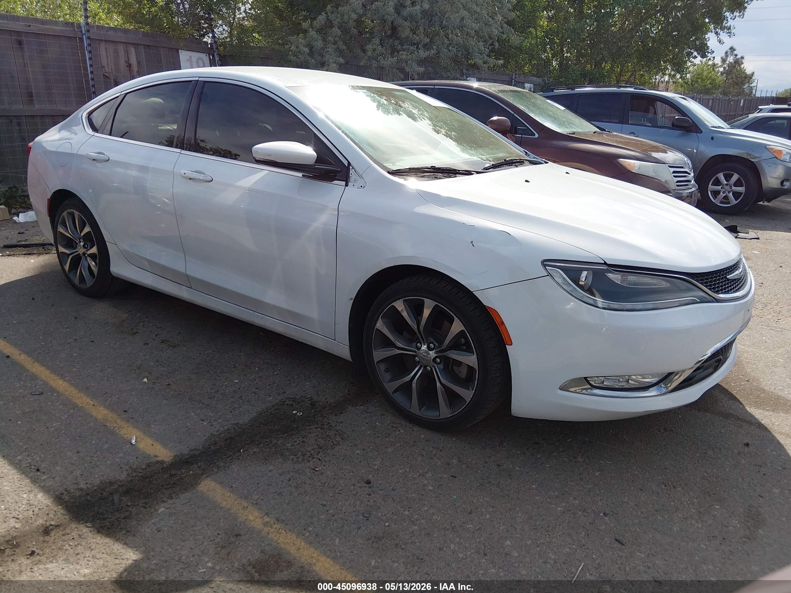2015 Chrysler 200 C, VIN 1C3CCCEG8FN563373 — Side
