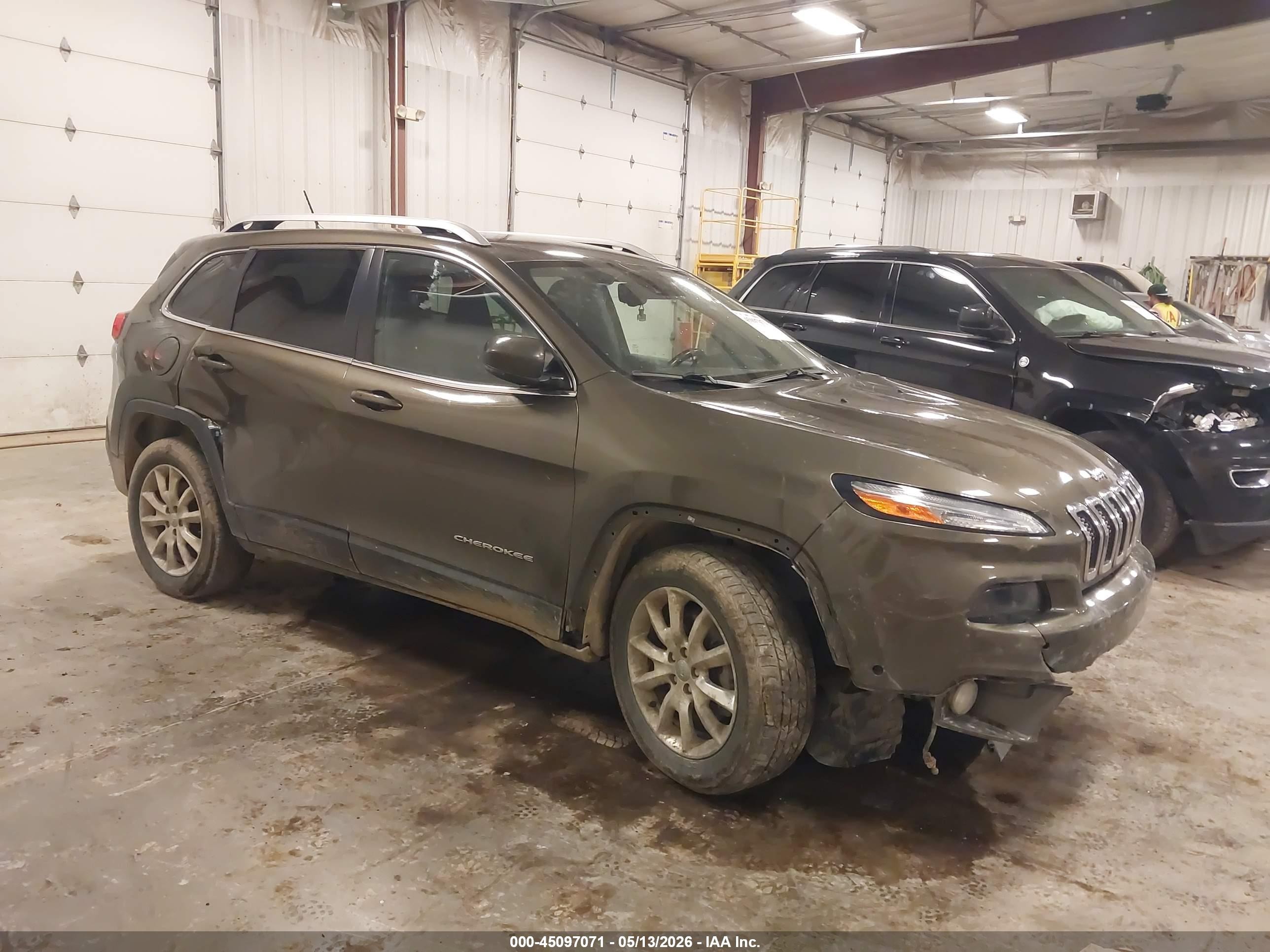 2015 Jeep Cherokee Limited, VIN 1C4PJMDS3FW524389 — Front end