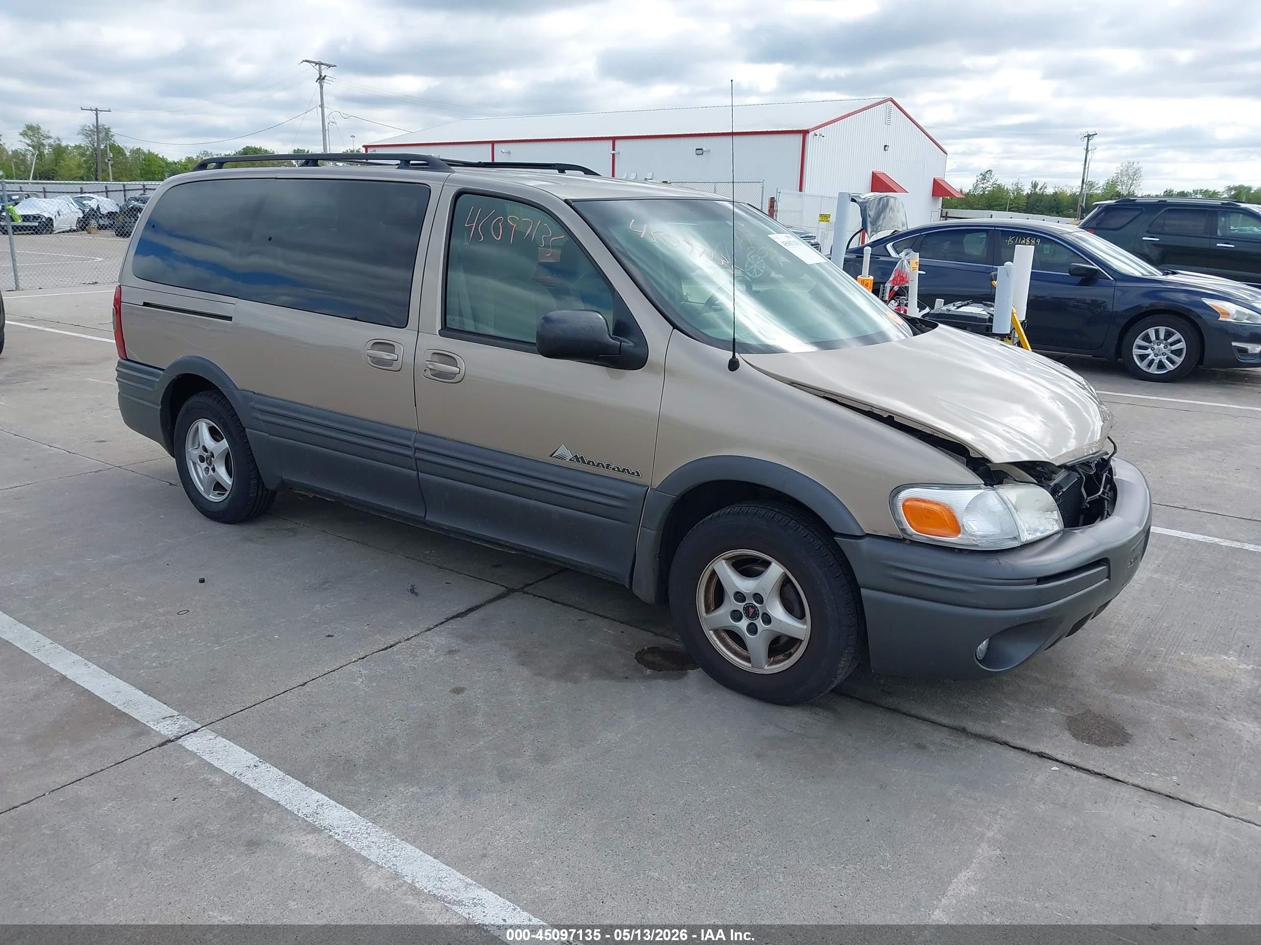 2003 Pontiac Montana 1SA, VIN 1GMDX03E23D155825 — Перед
