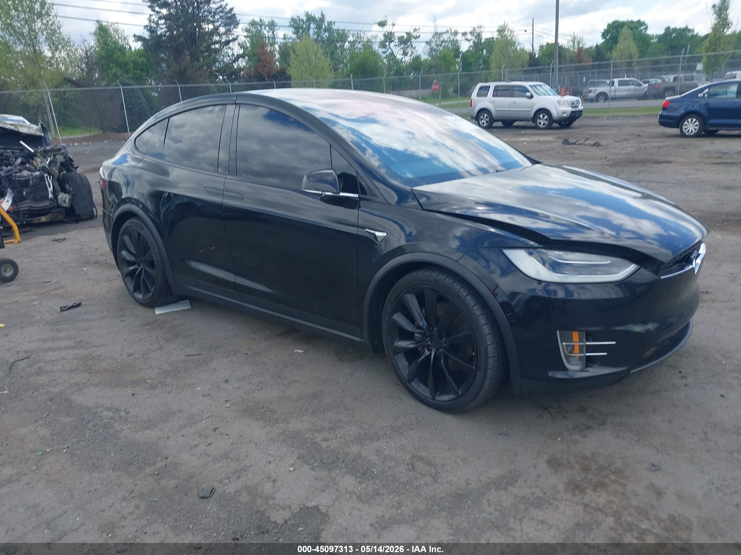 2016 Tesla Model X 70D, VIN 5YJXCBE22GF002873 — Front end