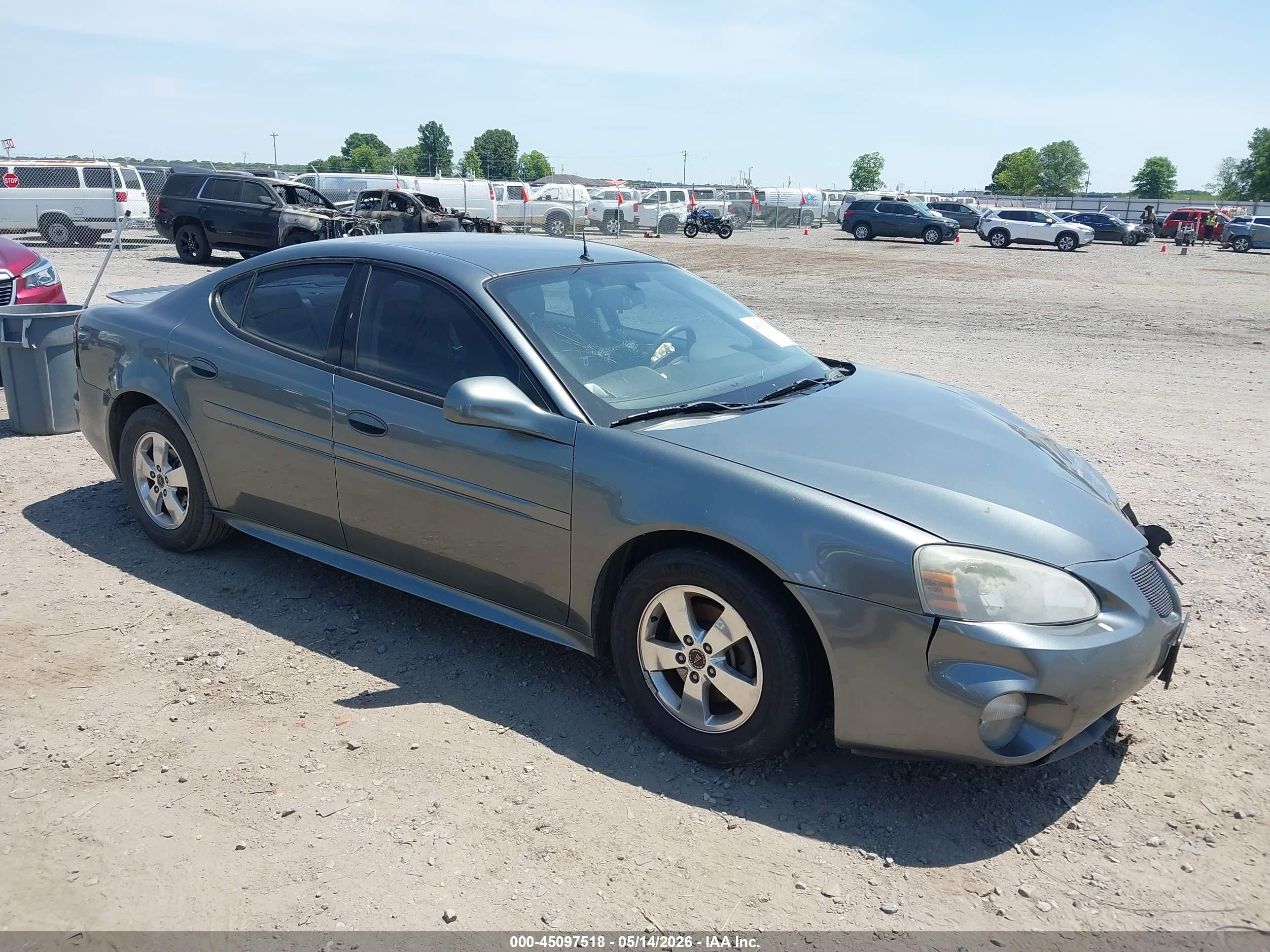 2005 Pontiac Grand Prix, VIN 2G2WP522451283603 — Front end