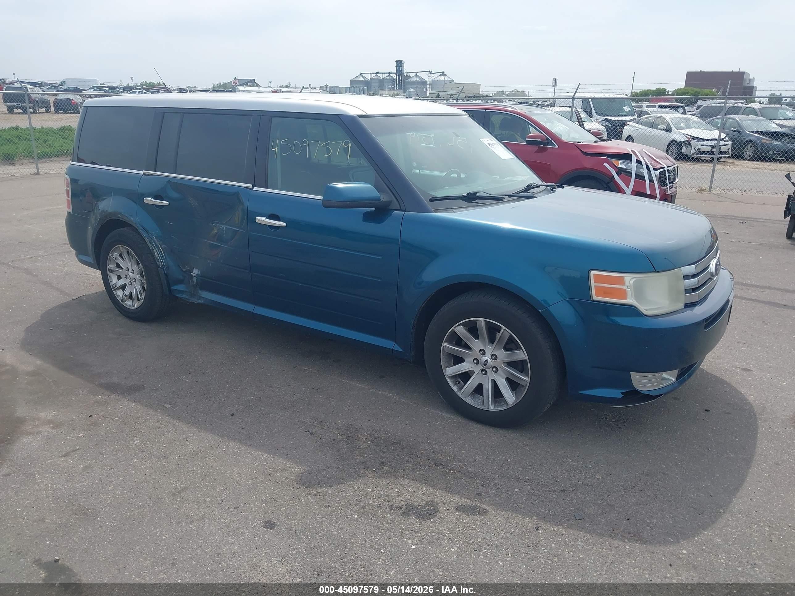 2011 Ford Flex SEL, VIN 2FMGK5CC2BBD19070 — Side
