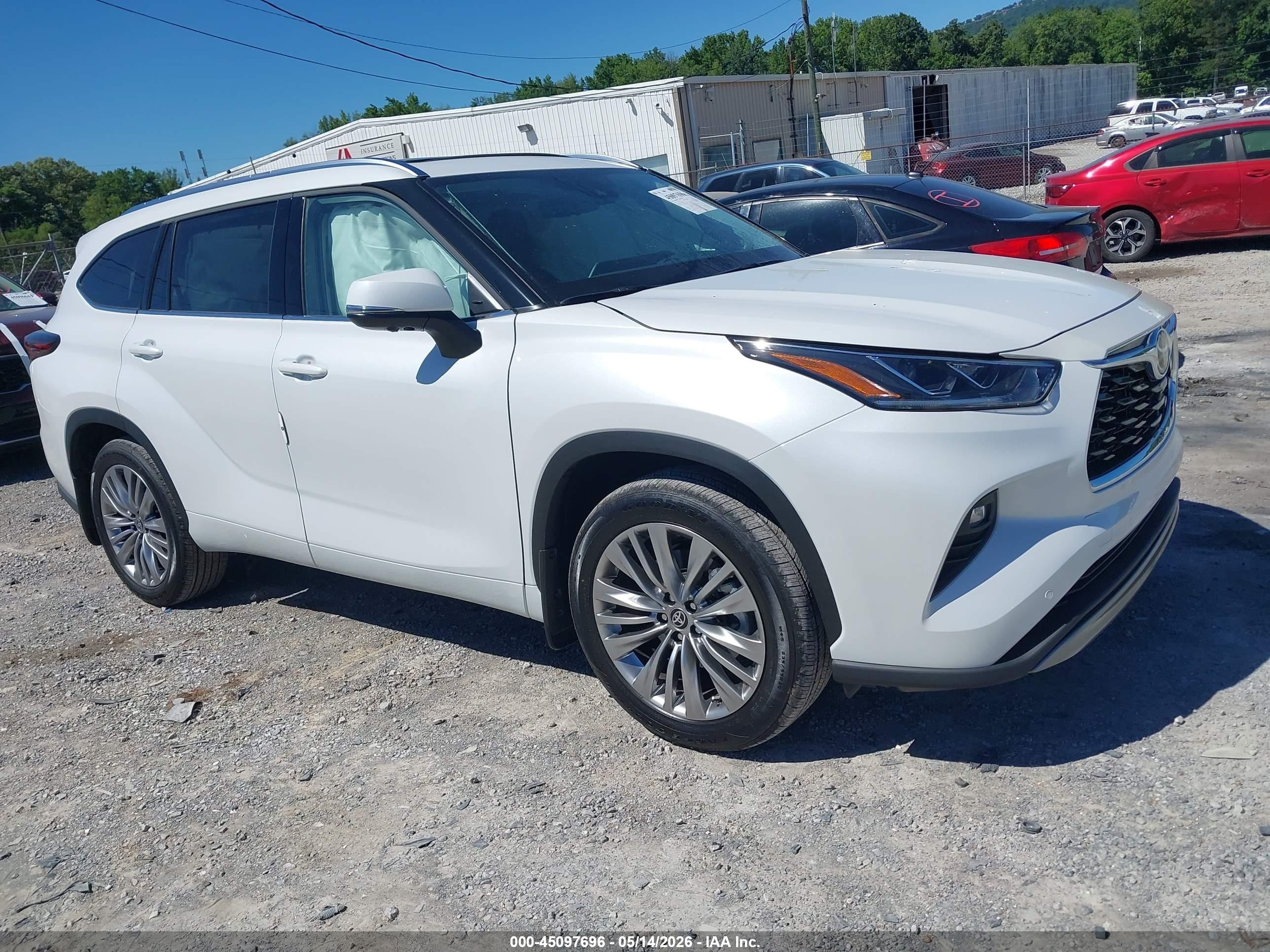 2026 Toyota Highlander Platinum, VIN 5TDKDRBH1TS600368 — Side