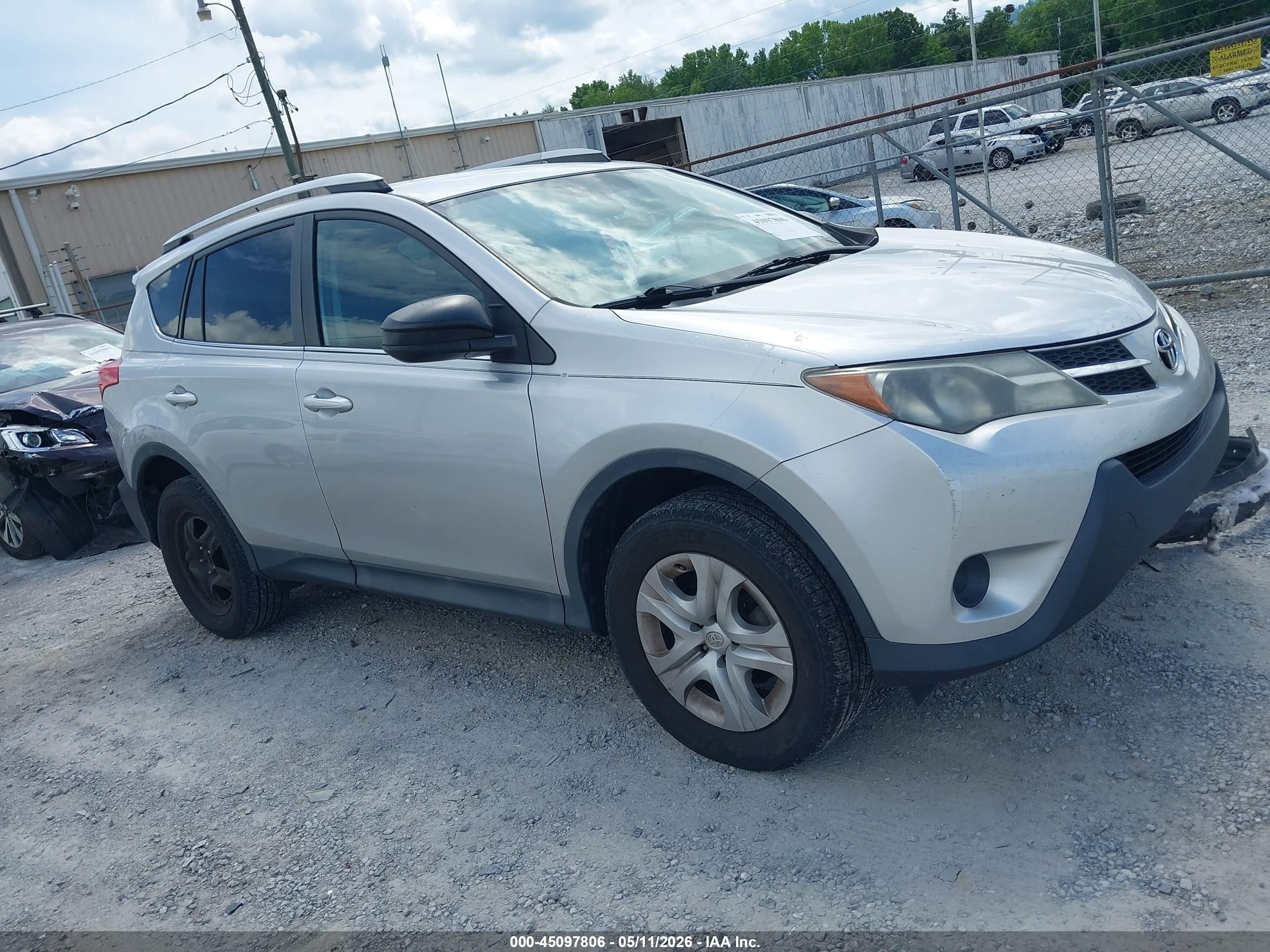 2014 Toyota RAV4 LE, VIN 2T3BFREV0EW199554 — Front end