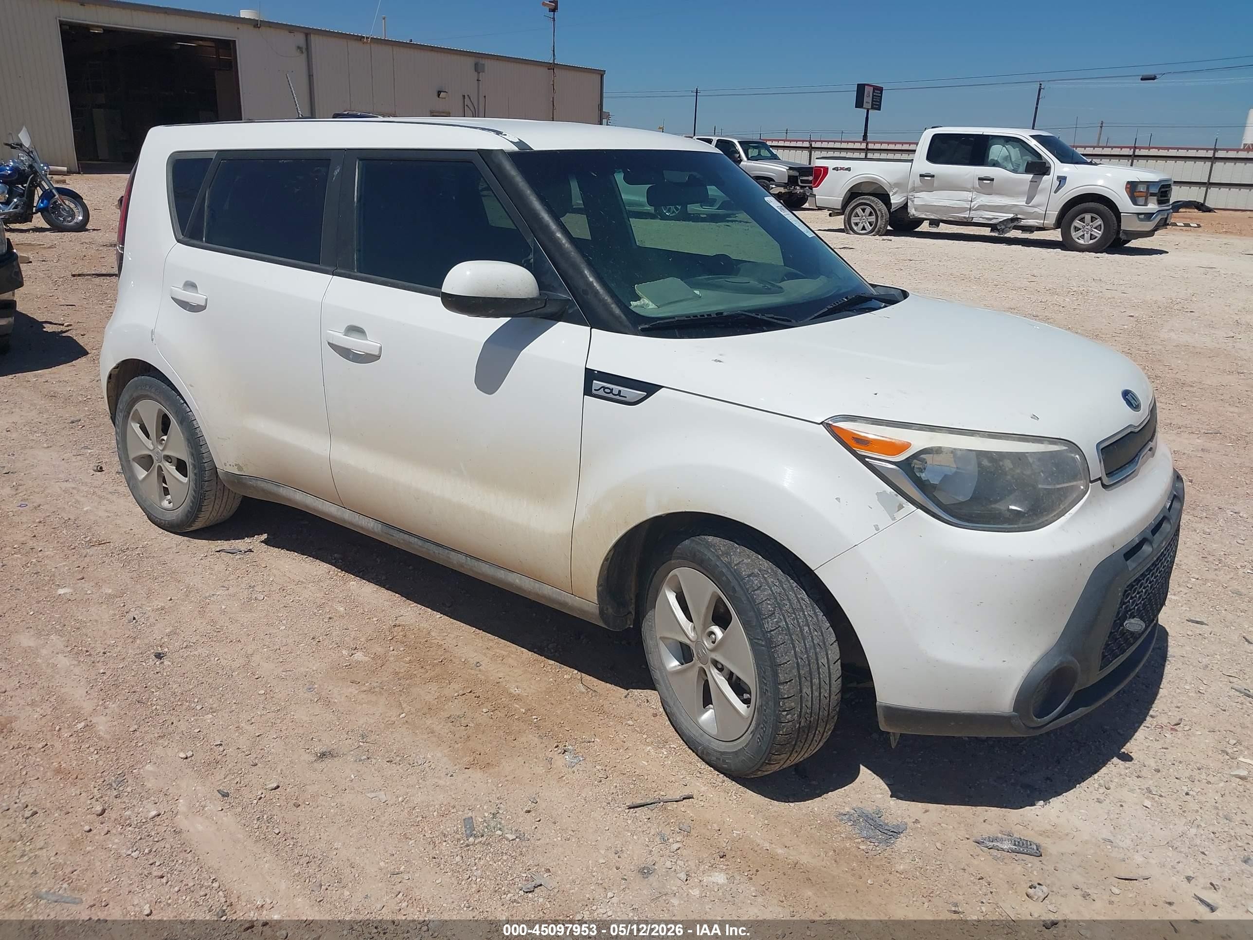 2016 Kia Soul, VIN KNDJN2A29G7359818 — Front end