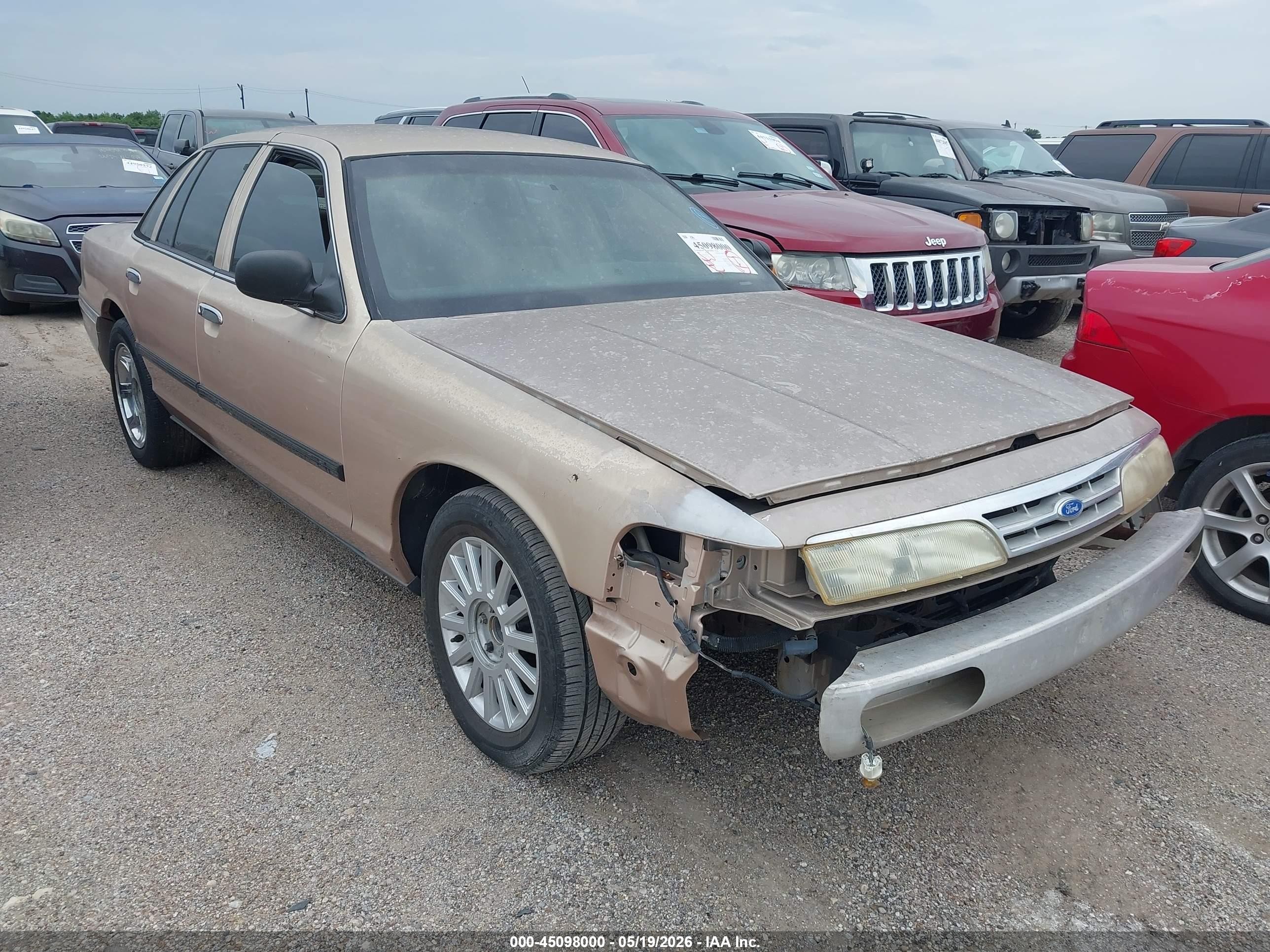1996 Ford Crown Victoria Police, VIN 2FALP71WXTX156935 — Front end