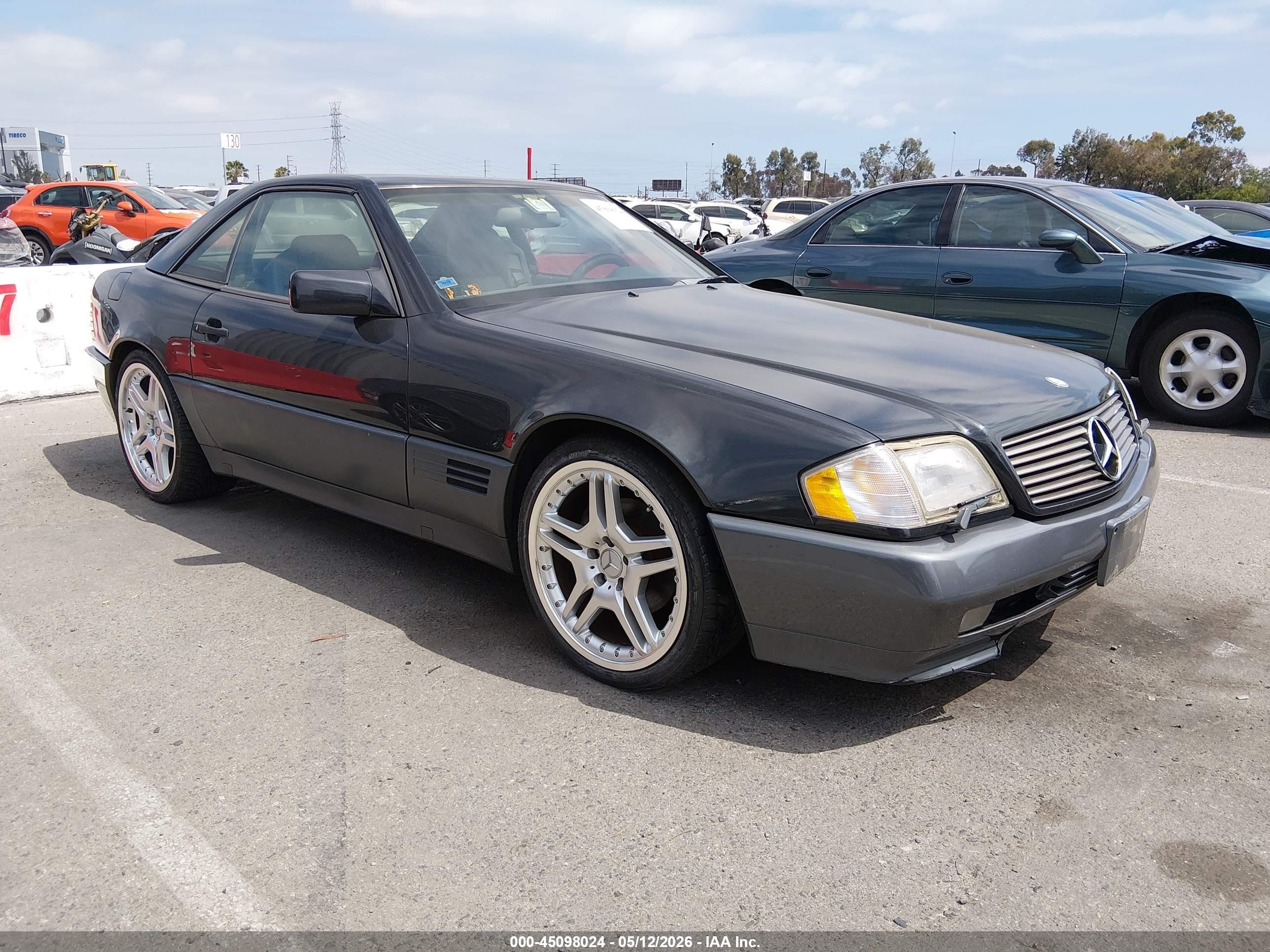 1990 Mercedes-Benz 500, VIN WDBFA66E8LF012524 — Normal wear