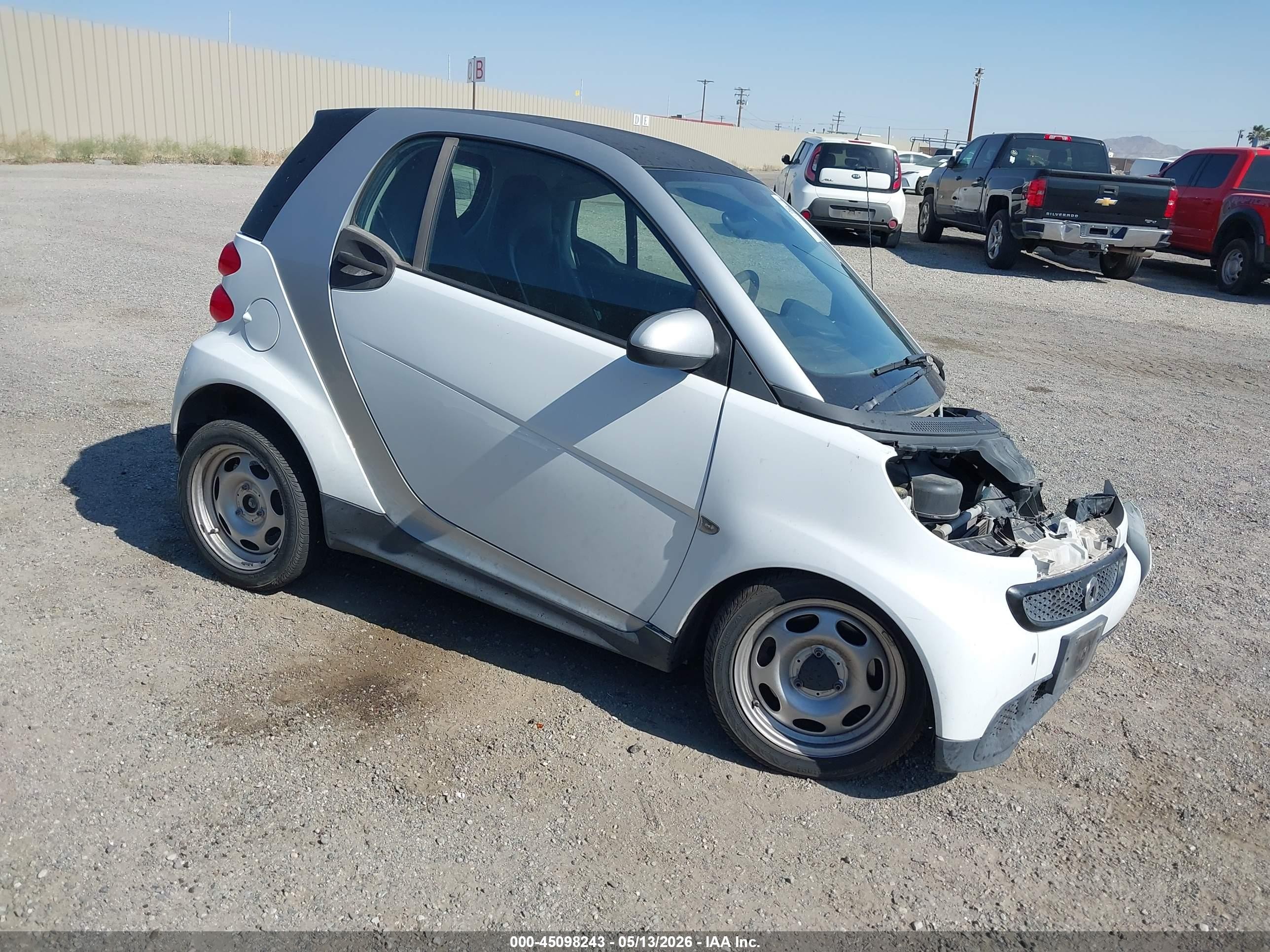 2013 Smart fortwo Pure, VIN WMEEJ3BA2DK655346 — Перед