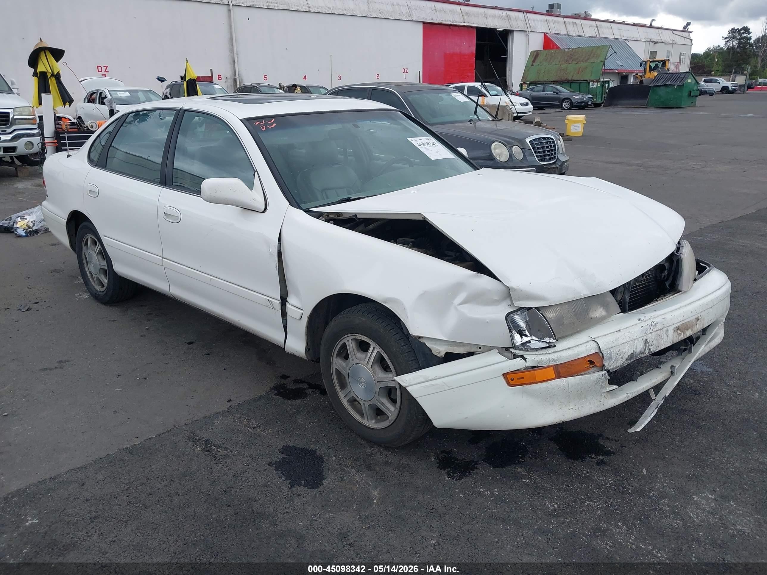 1996 Toyota Avalon XL, VIN 4T1BF12B1TU104162 — Front end