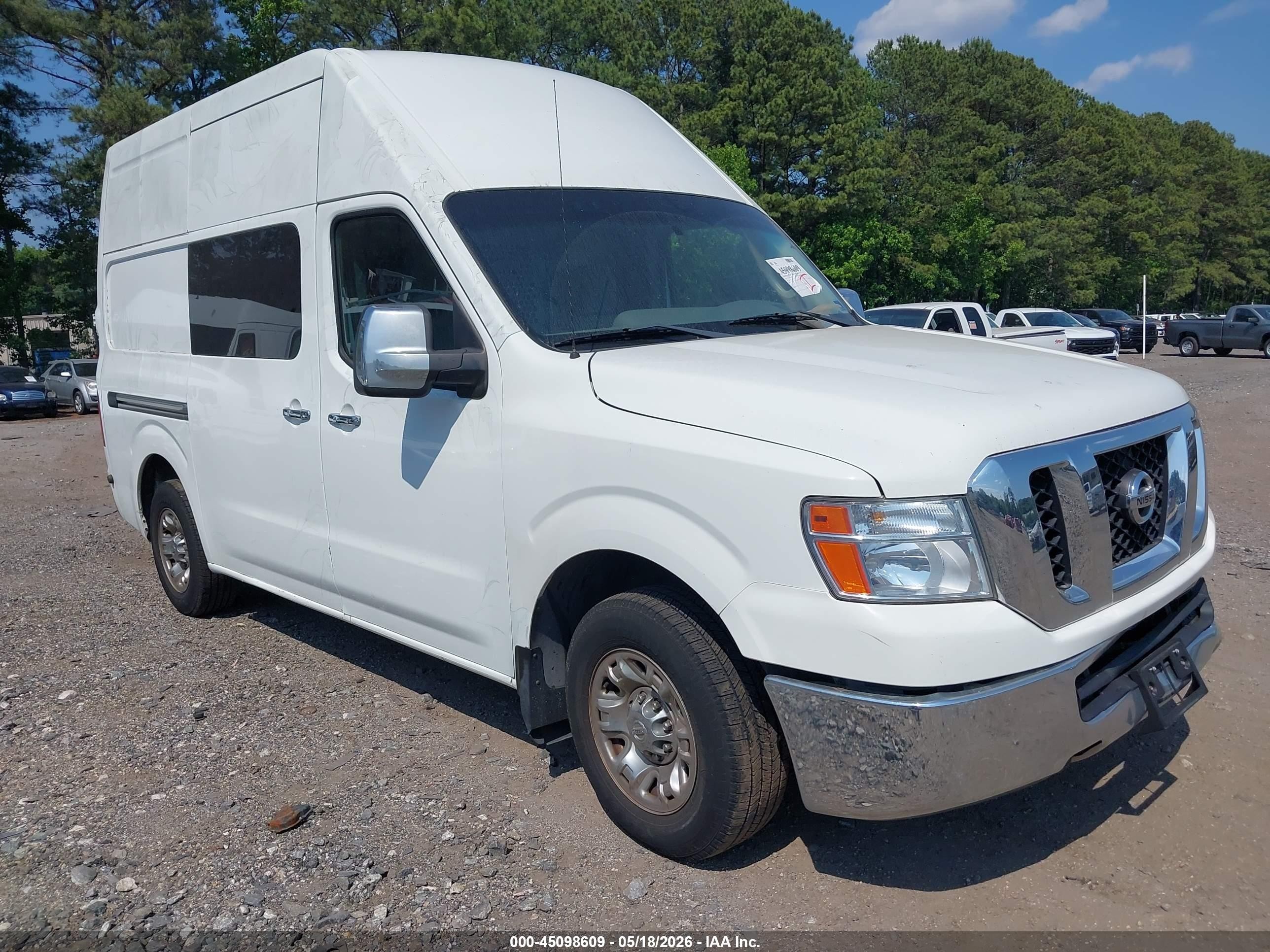 2014 Nissan NV Cargo SV, VIN 1N6BF0LY6EN102791 — Front end