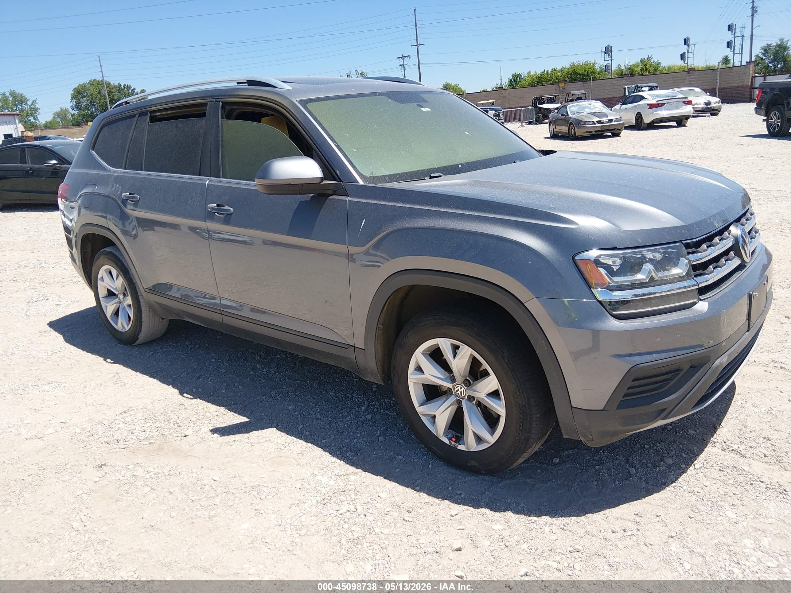 2018 Volkswagen Atlas Launch Edition, VIN 1V2HR2CA7JC510921 — Пожар в салоне