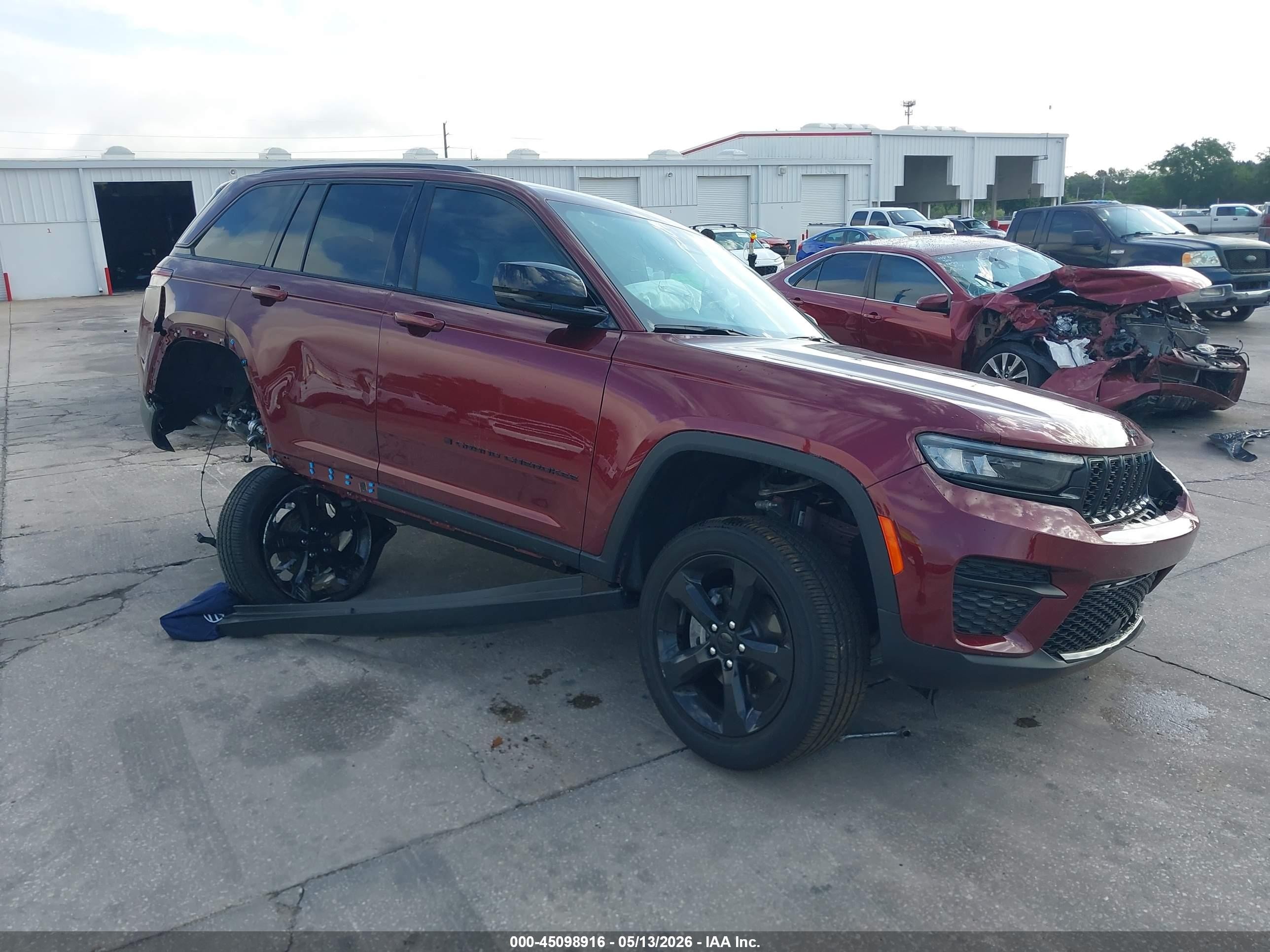 2024 Jeep Grand Cherokee Altitude X, VIN 1C4RJHAGXRC260707 — Undercarriage