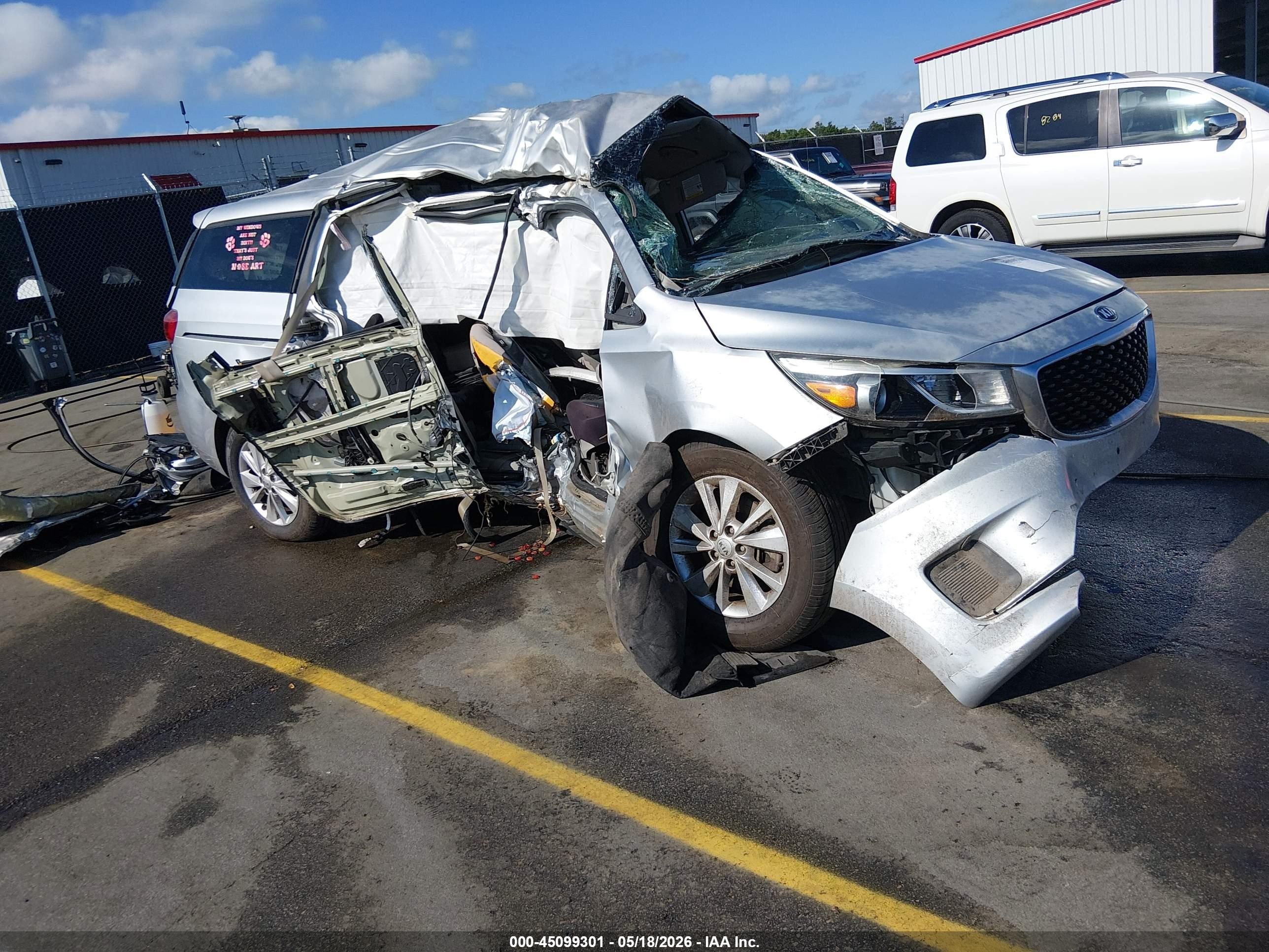 2017 Kia Sedona LX, VIN KNDMB5C19H6218377 — Опрокидывание