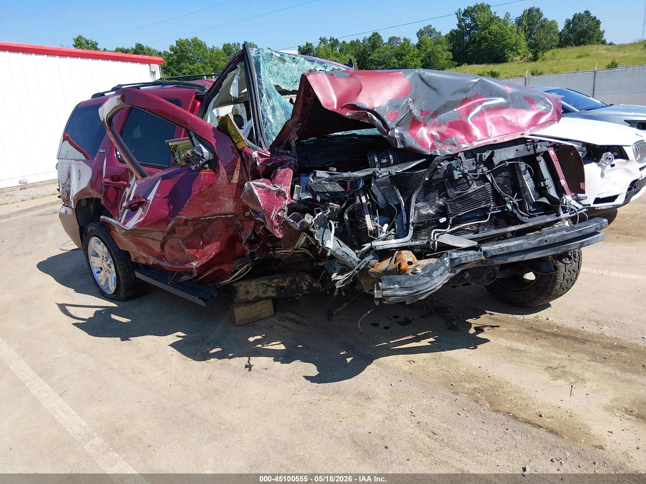 2007 GMC Yukon SLT, VIN 1GKFK13007R187966 — Front end