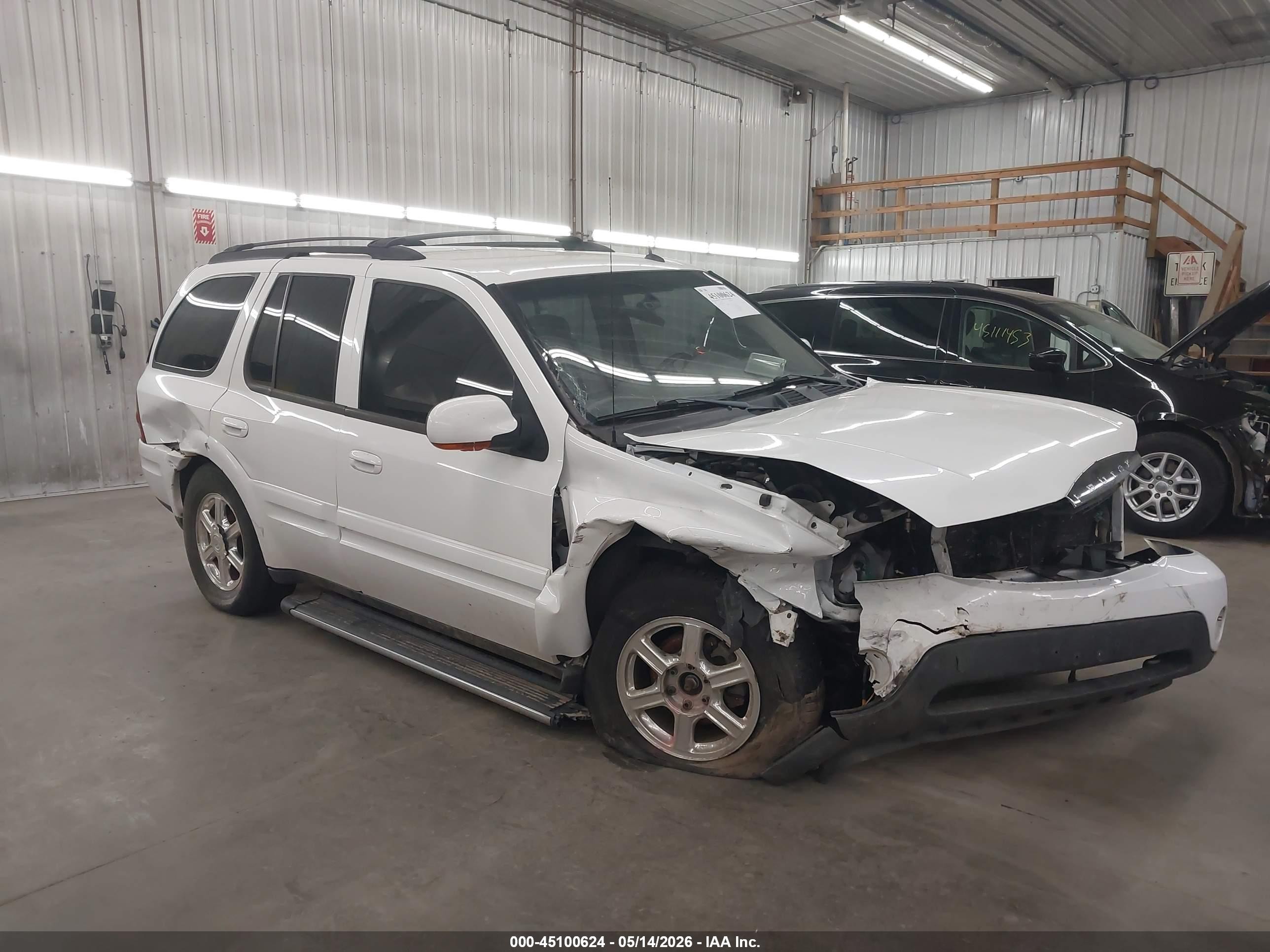 2005 Buick Rainier CXL, VIN 5GADT13S752242339 — Front end
