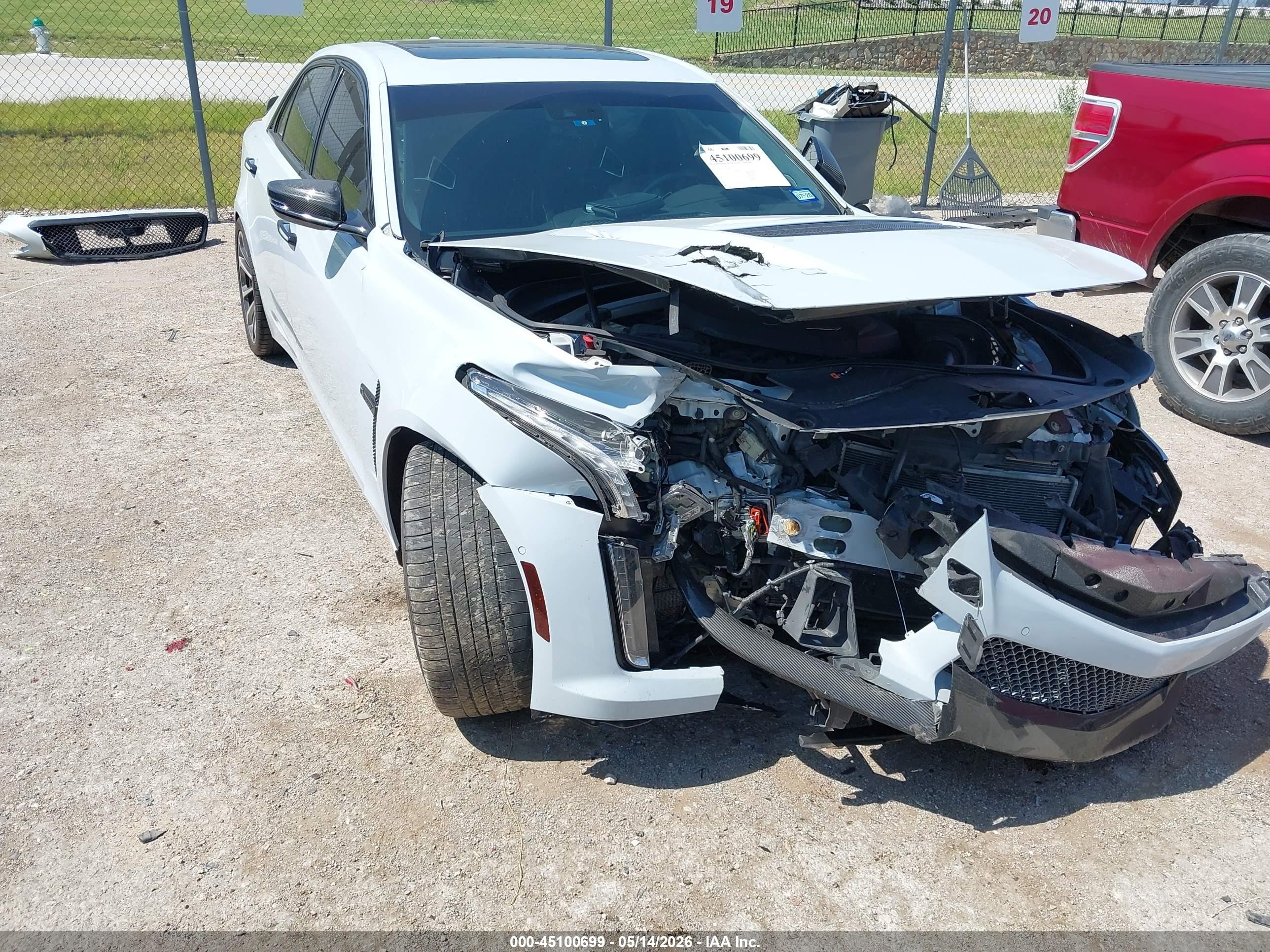 2018 Cadillac CTS-V, VIN 1G6A15S63J0118029 — Front end