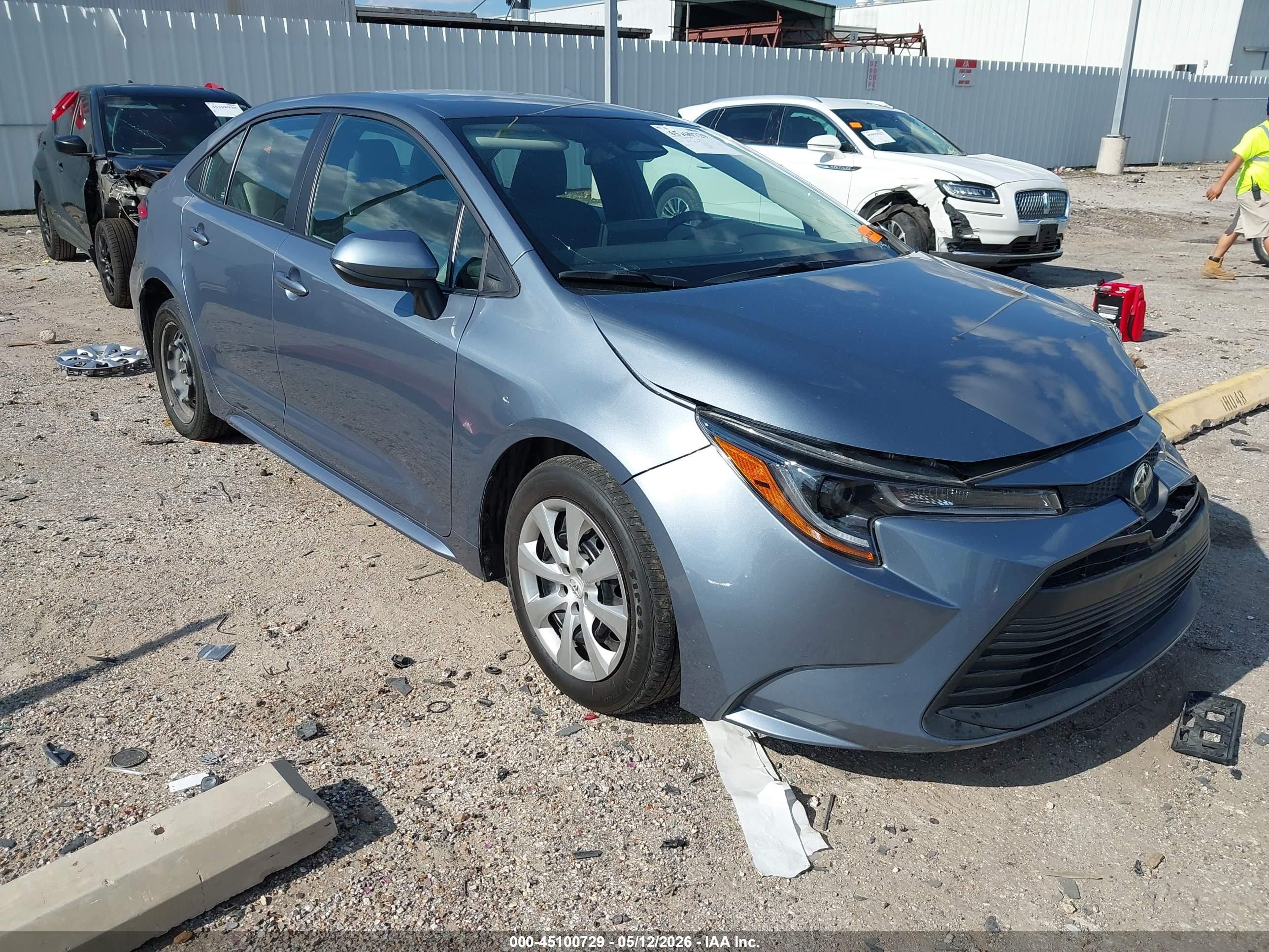 2025 Toyota Corolla LE, VIN 5YFB4MDEXSP238862 — Перед