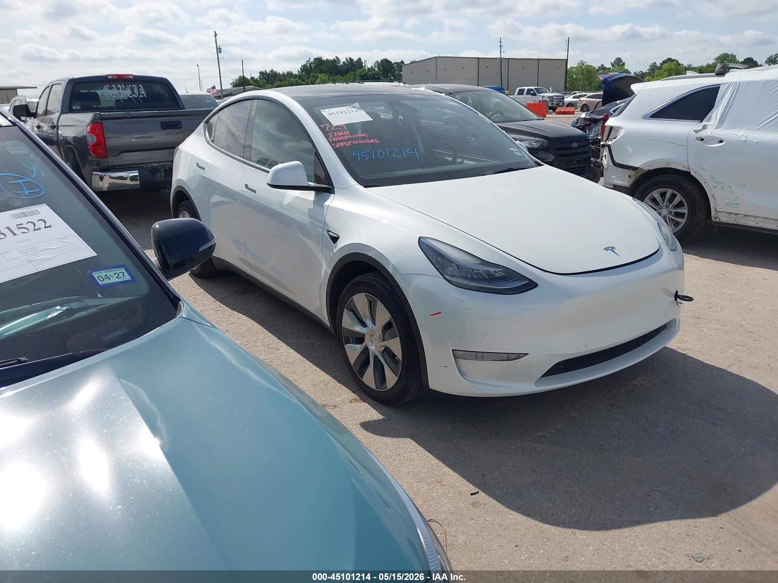 2021 Tesla Model Y Long Range, VIN 5YJYGDEE7MF287421 — Side