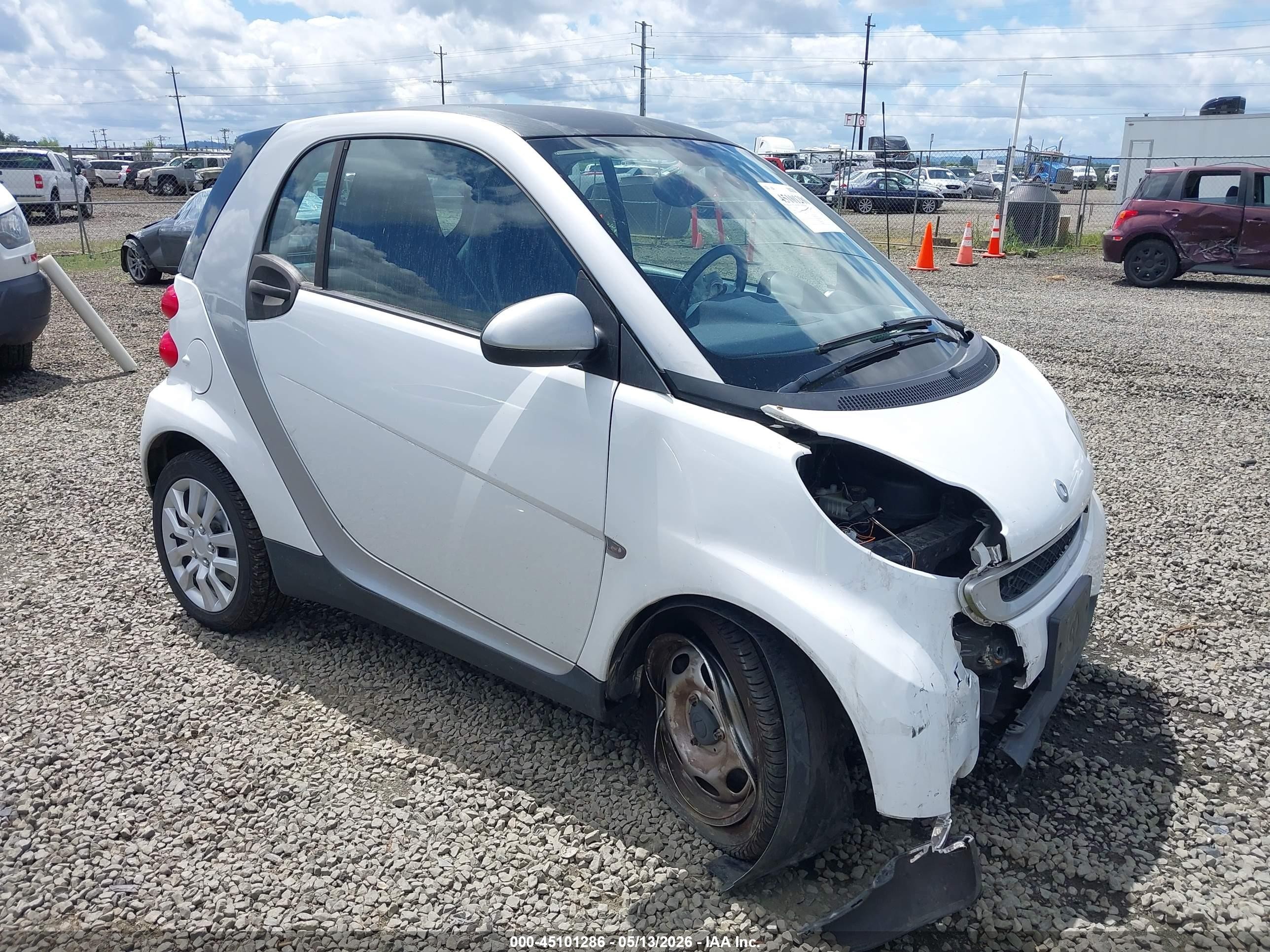 2012 Smart fortwo Pure, VIN WMEEJ3BA3CK562575 — Front end