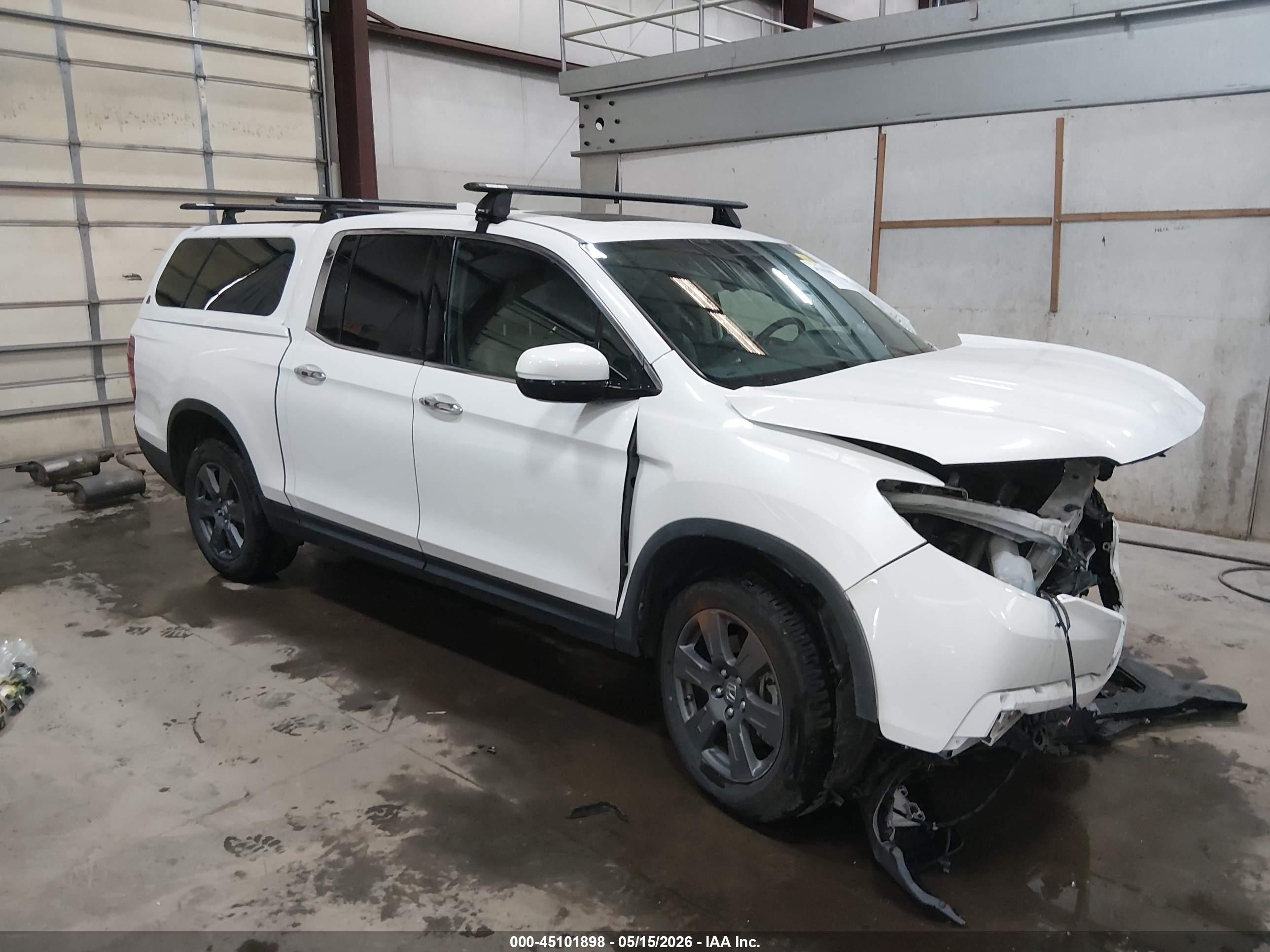 2020 Honda Ridgeline RTL-E, VIN 5FPYK3F72LB016863 — Front end