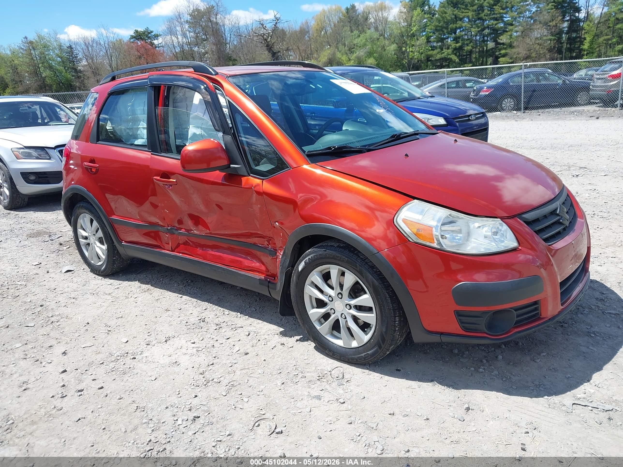 2013 Suzuki SX4 Crossover, VIN JS2YB5A31D6101155 — Side