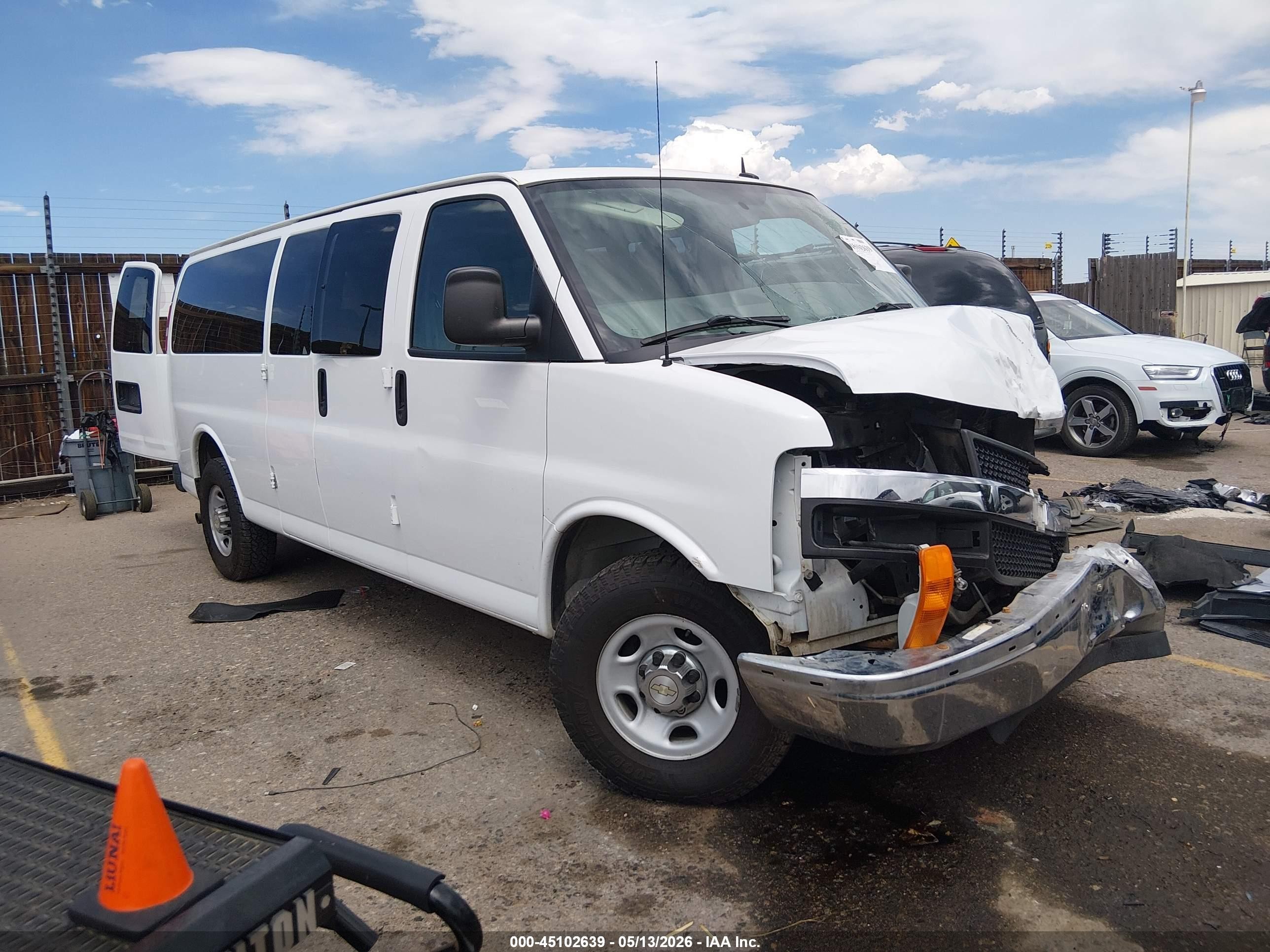 2014 Chevrolet Express Passenger LT, VIN 1GAZG1FGXE1188968 — Front end