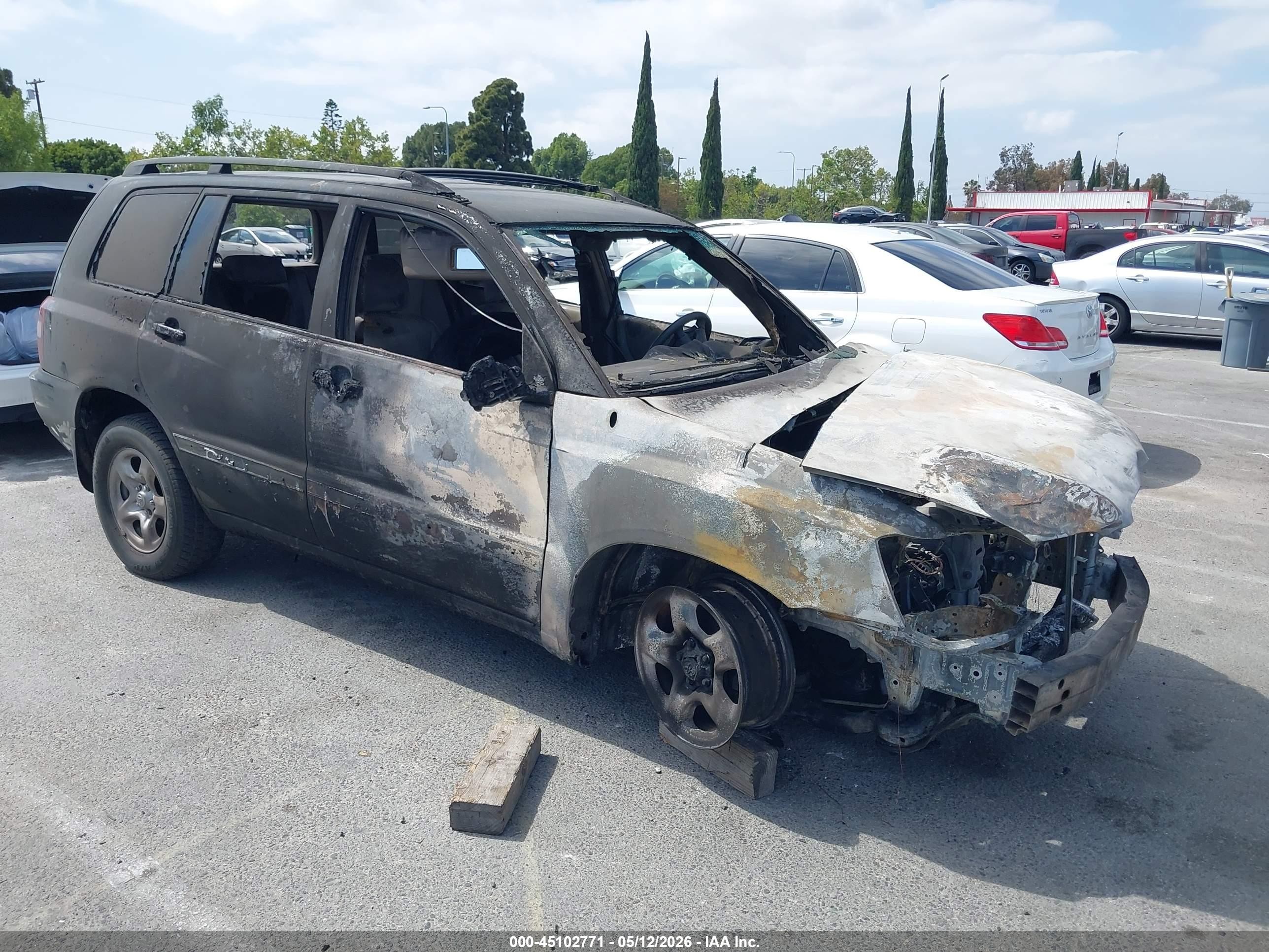 2006 Toyota Highlander, VIN JTEGD21A660142556 — Engine fire