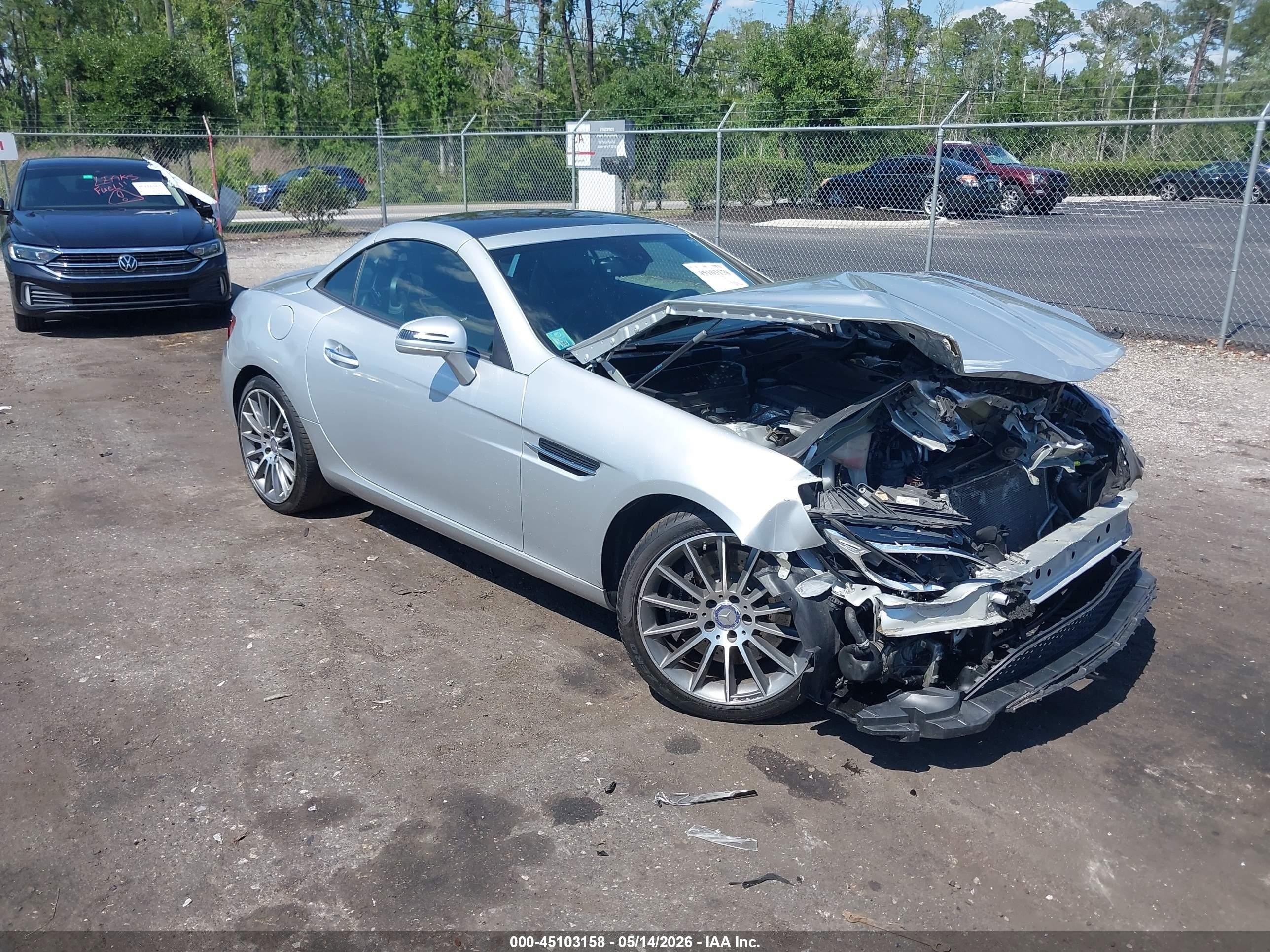 2017 Mercedes-Benz SLC 300, VIN WDDPK3JA7HF137114 — Front end