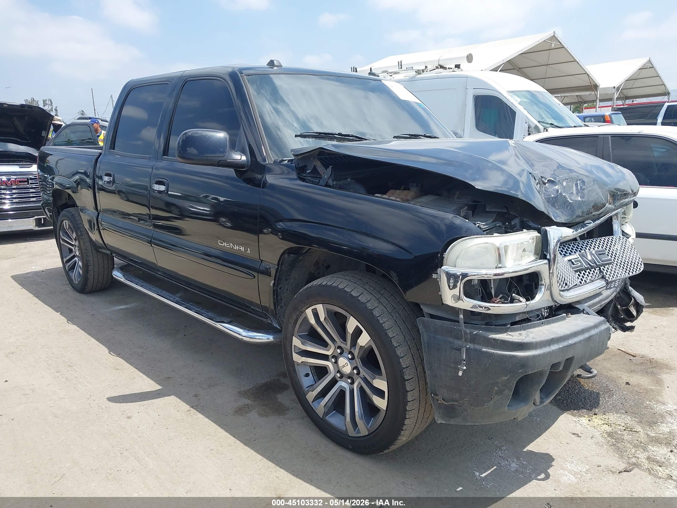 2005 GMC Sierra Denali, VIN 2GTEK63N551284084 — Front end