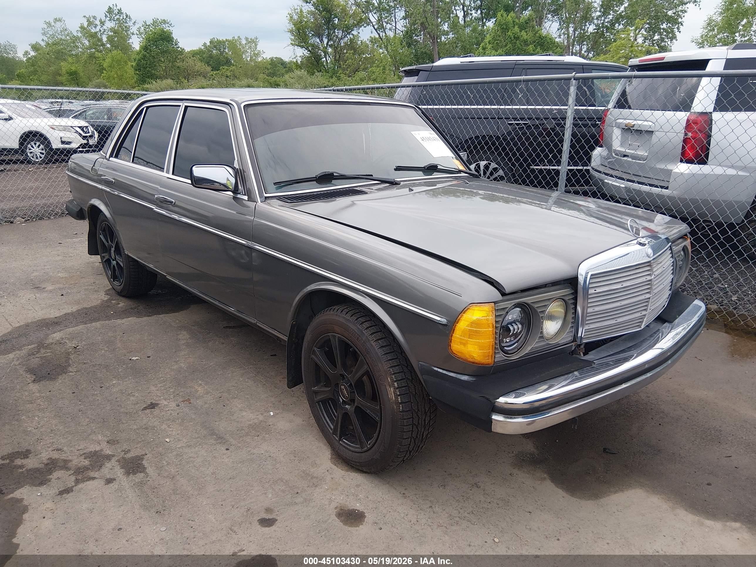 1983 Mercedes-Benz 300 D, VIN WDBAB33A1DB024417 — Side