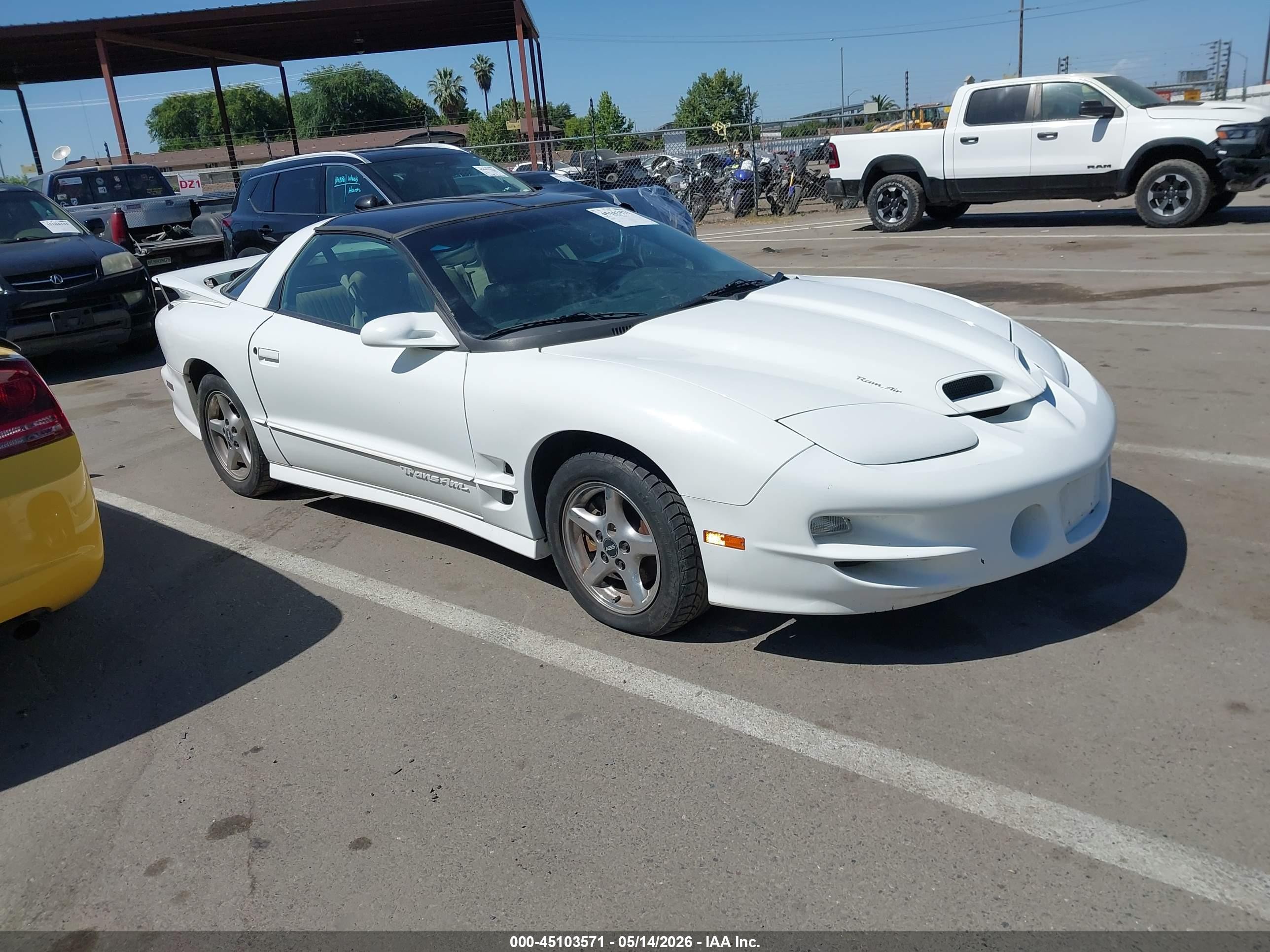 1999 Pontiac Firebird Formula, VIN 2G2FV22G8X2204897 — Normal wear