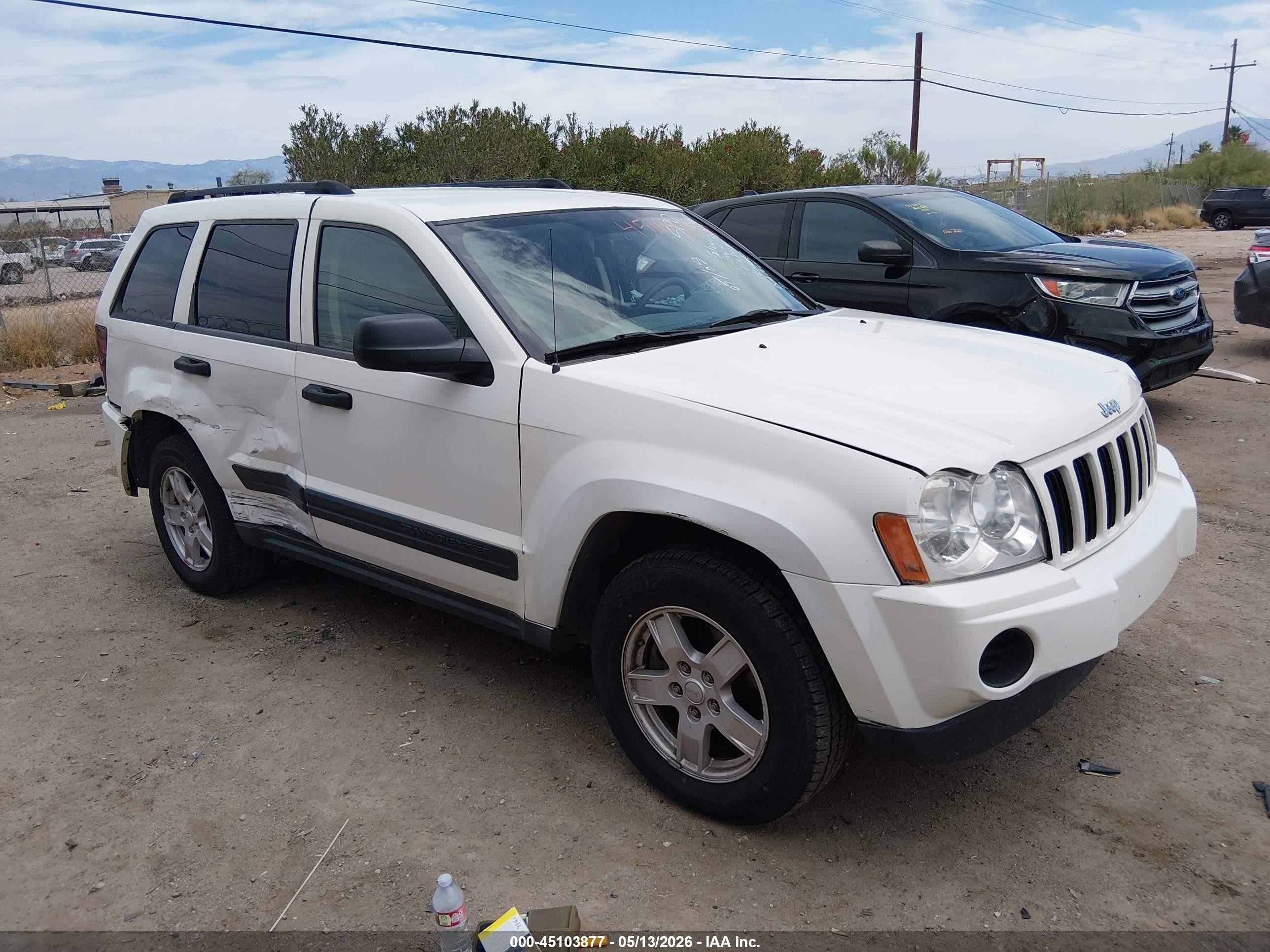 2005 Jeep Grand Cherokee Laredo, VIN 1J4GR48K95C607418 — Side
