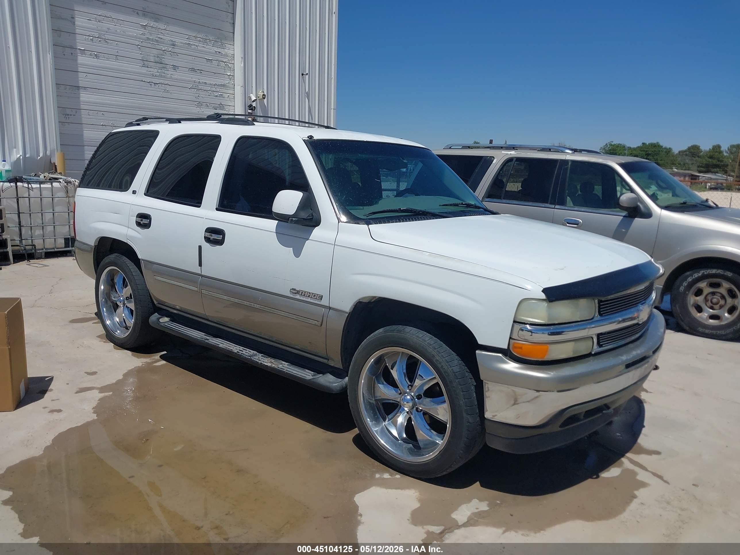 2000 Chevrolet Tahoe LS, VIN 1GNEK13T9YJ139312 — Normal wear