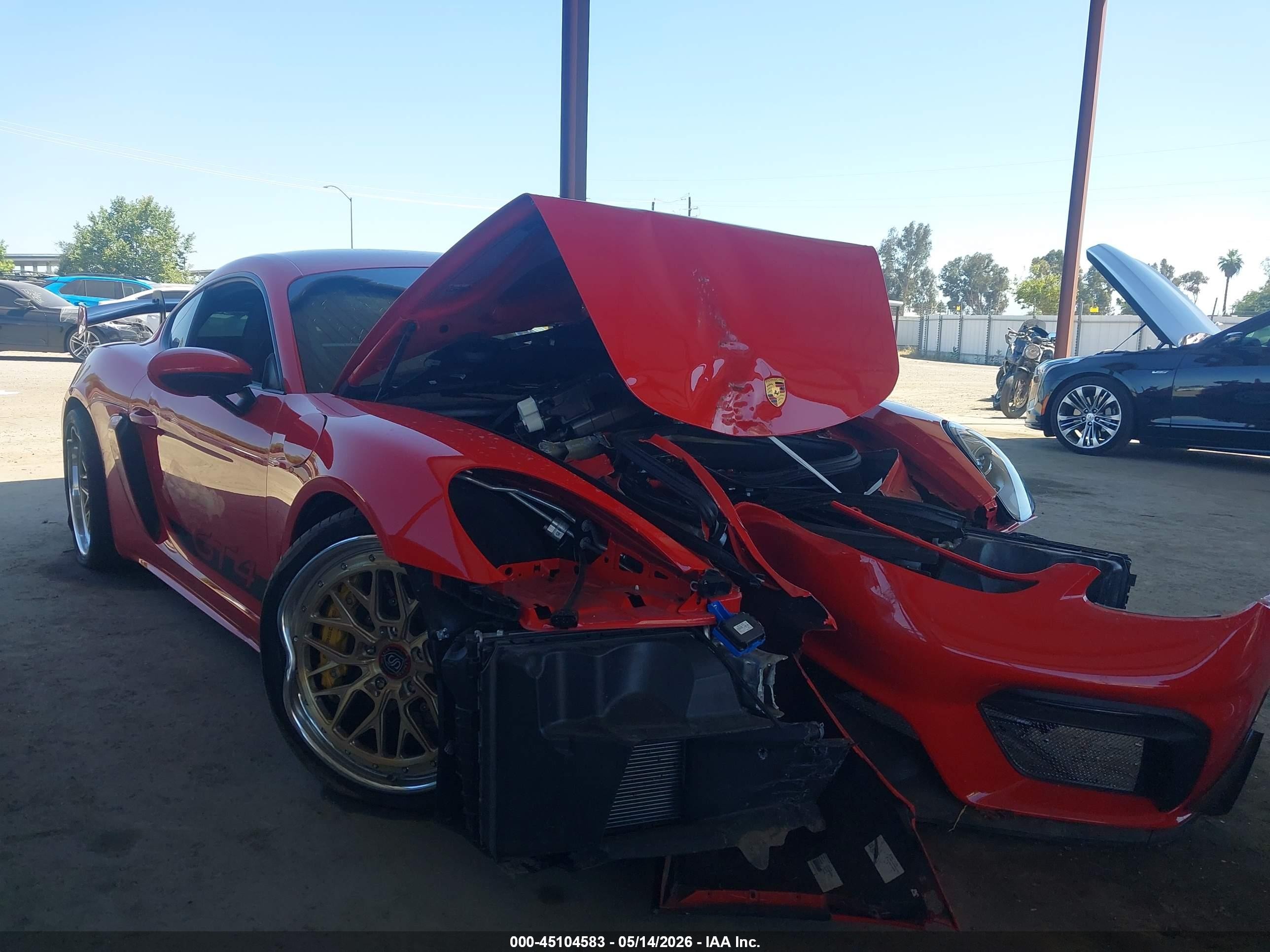 2021 Porsche 718 Cayman GT4, VIN WP0AC2A80MK289323 — Front end