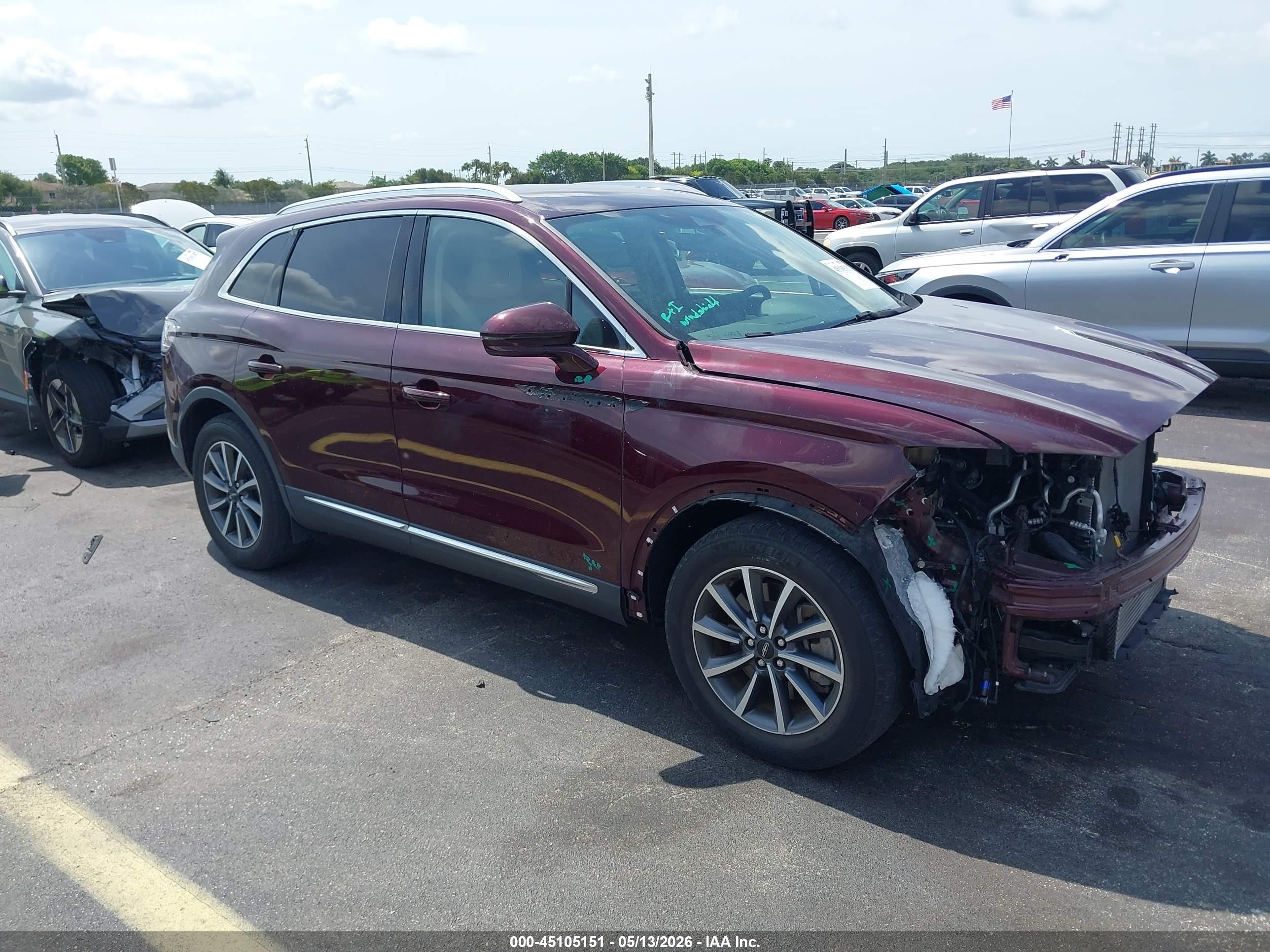 2022 Lincoln Nautilus Standard, VIN 2LMPJ6J94NBL08144 — Front end