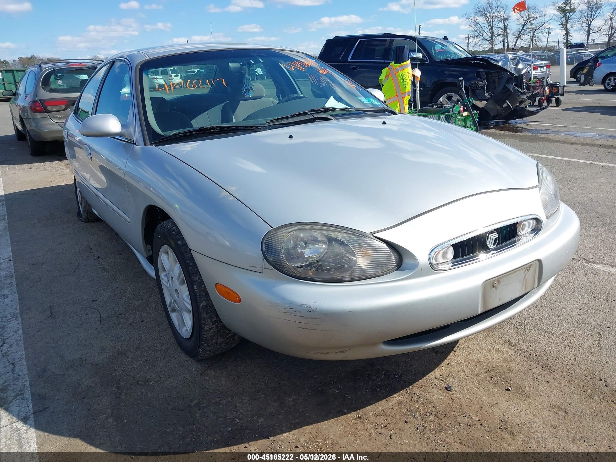 1999 Mercury Sable GS, VIN 1MEFM50U2XA635075 — Side
