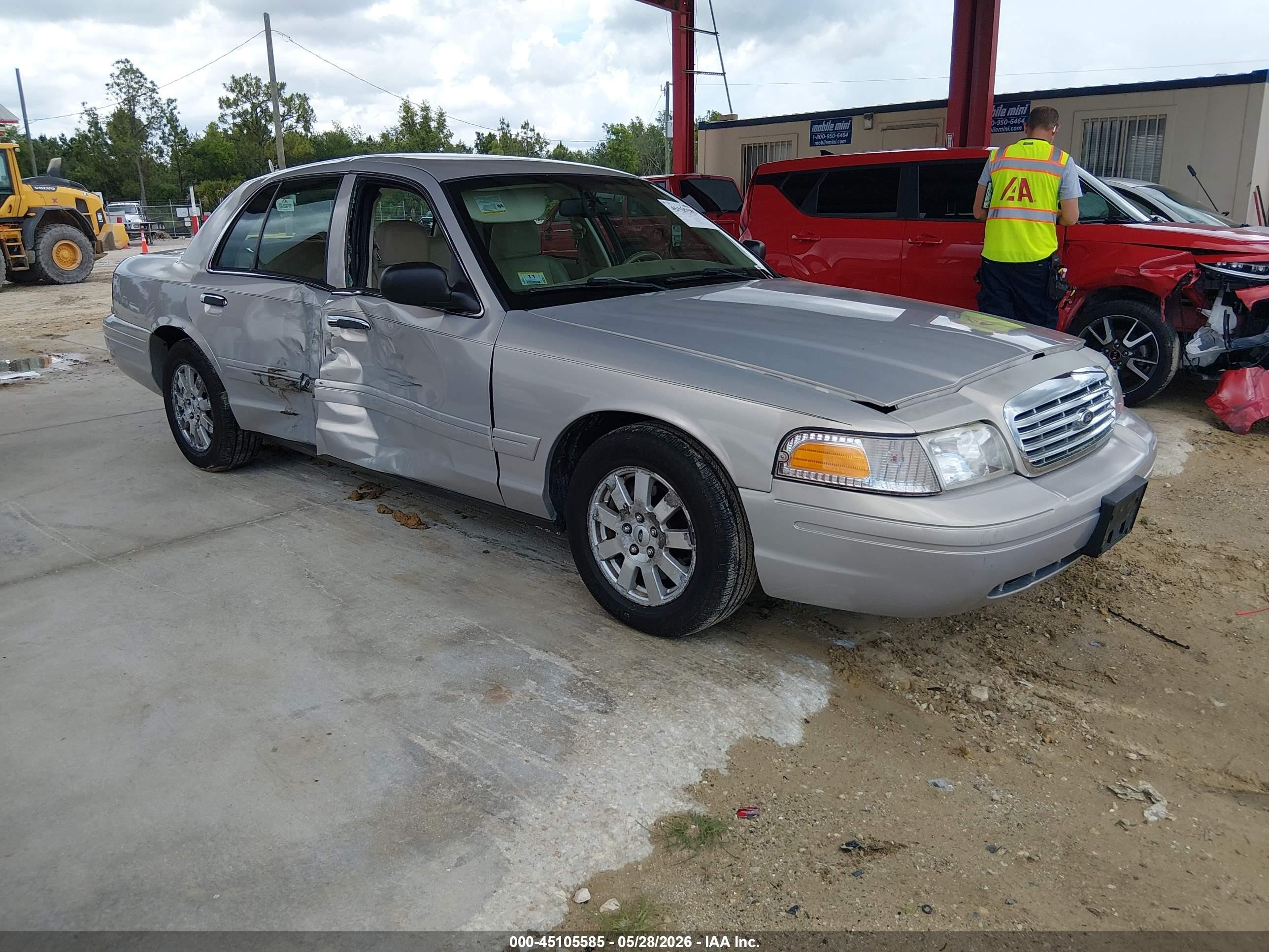 2008 Ford Crown Victoria LX, VIN 2FAFP74V38X135612 — Side