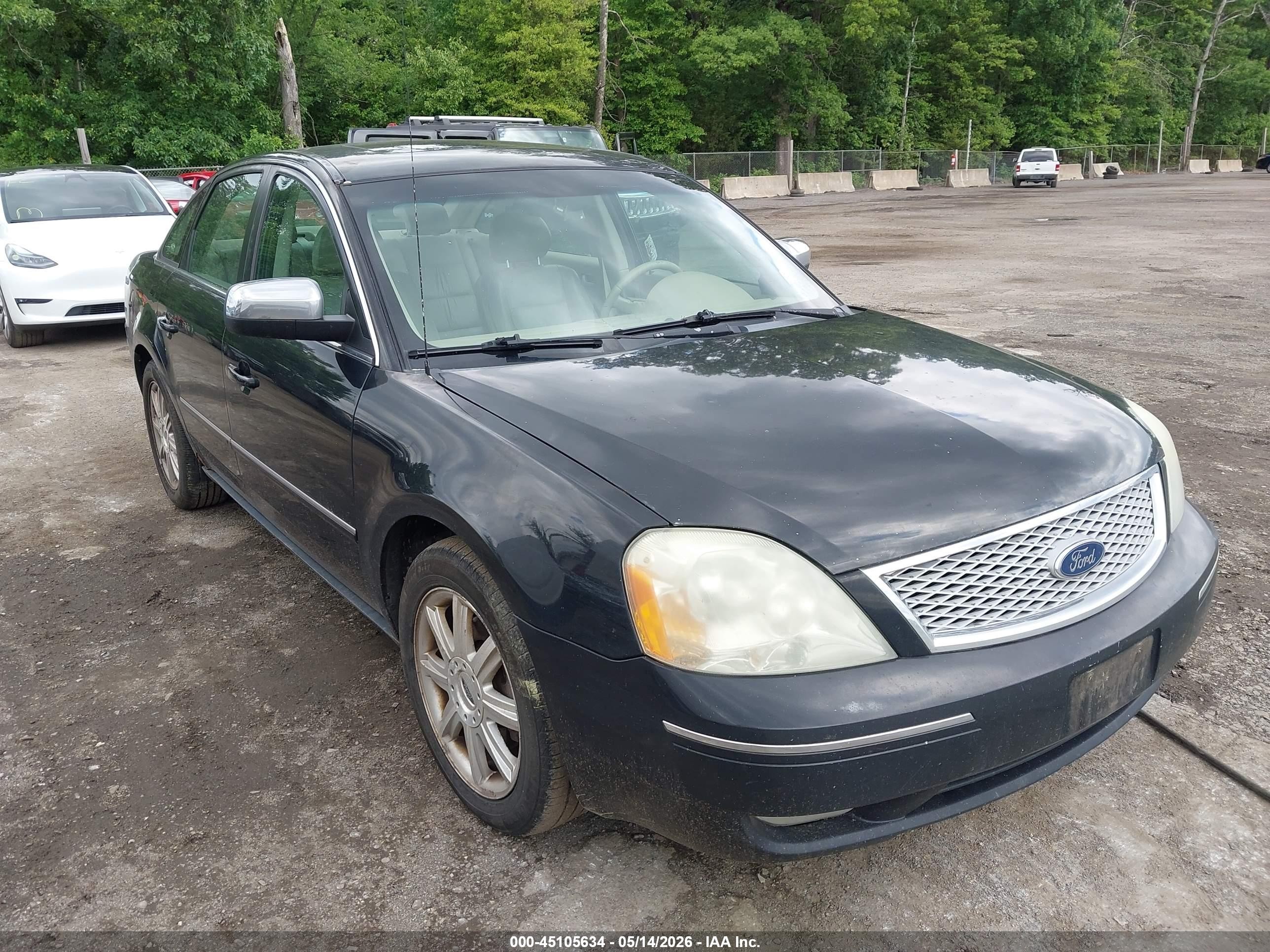 2005 Ford Five Hundred Limited, VIN 1FAHP25105G132997 — Side