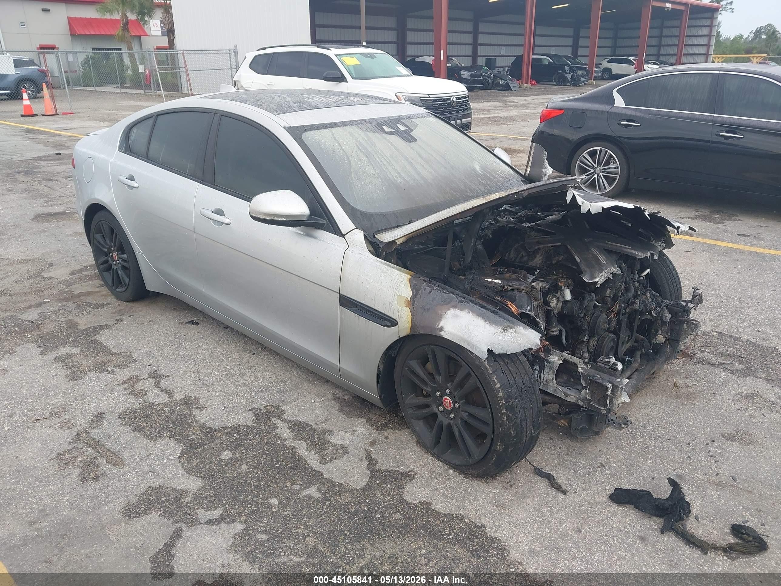 2020 Jaguar XE S, VIN SAJAE4FX4LCP57294 — Пожар в моторном отсеке
