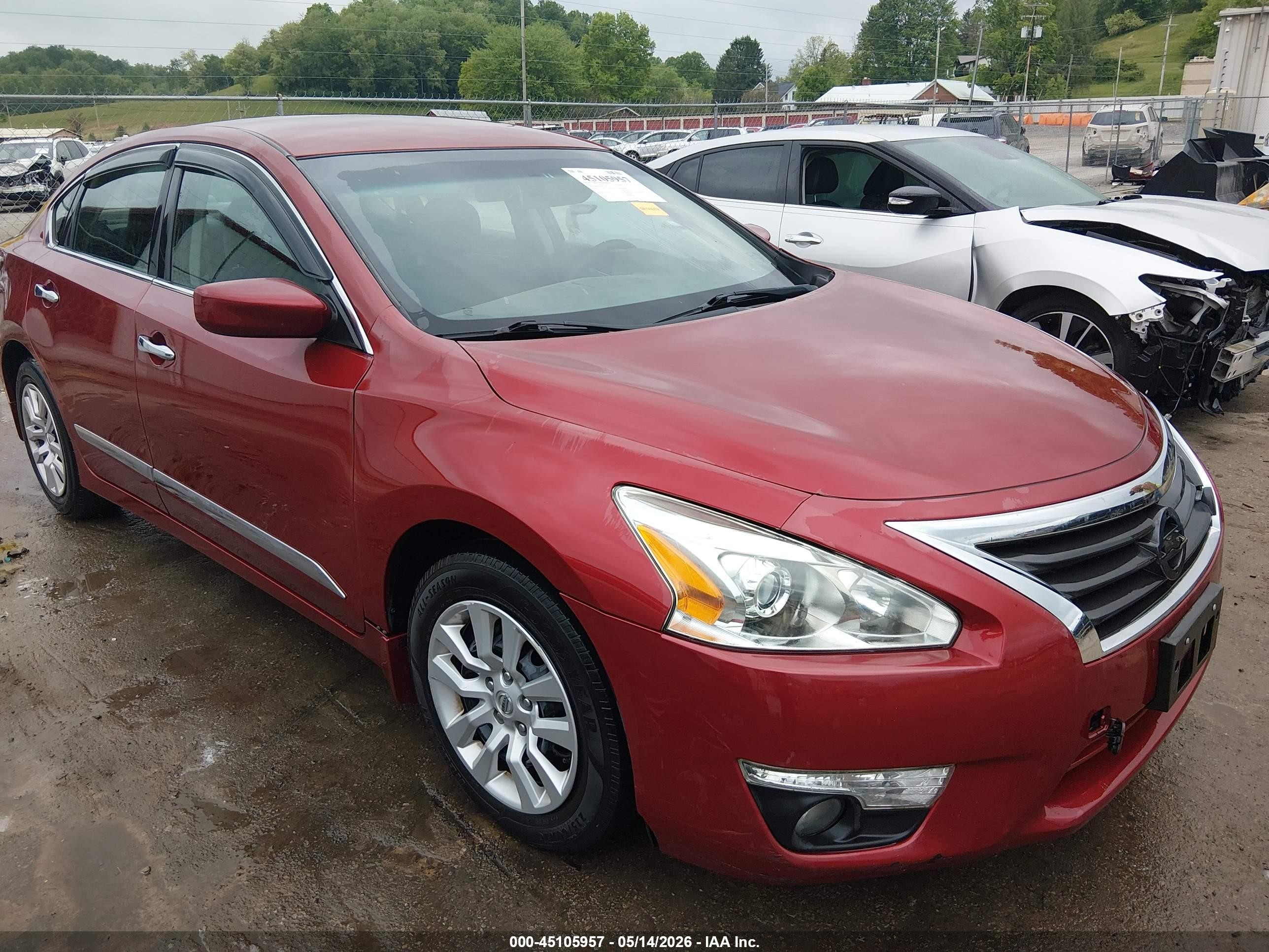 2015 Nissan Altima SV, VIN 1N4AL3AP8FC143073 — Engine fire