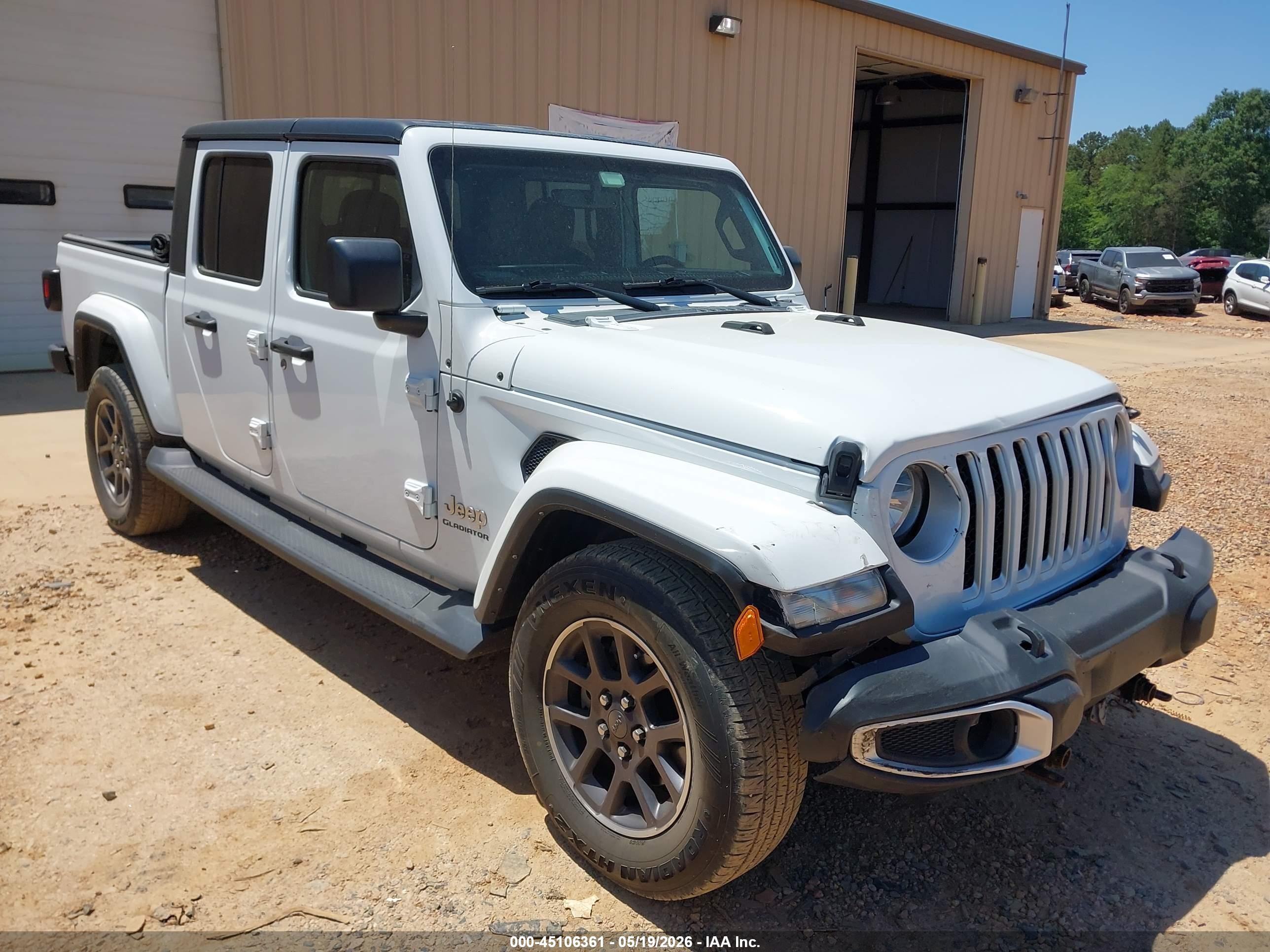 2021 Jeep Gladiator Overland, VIN 1C6HJTFG2ML573466 — Front end