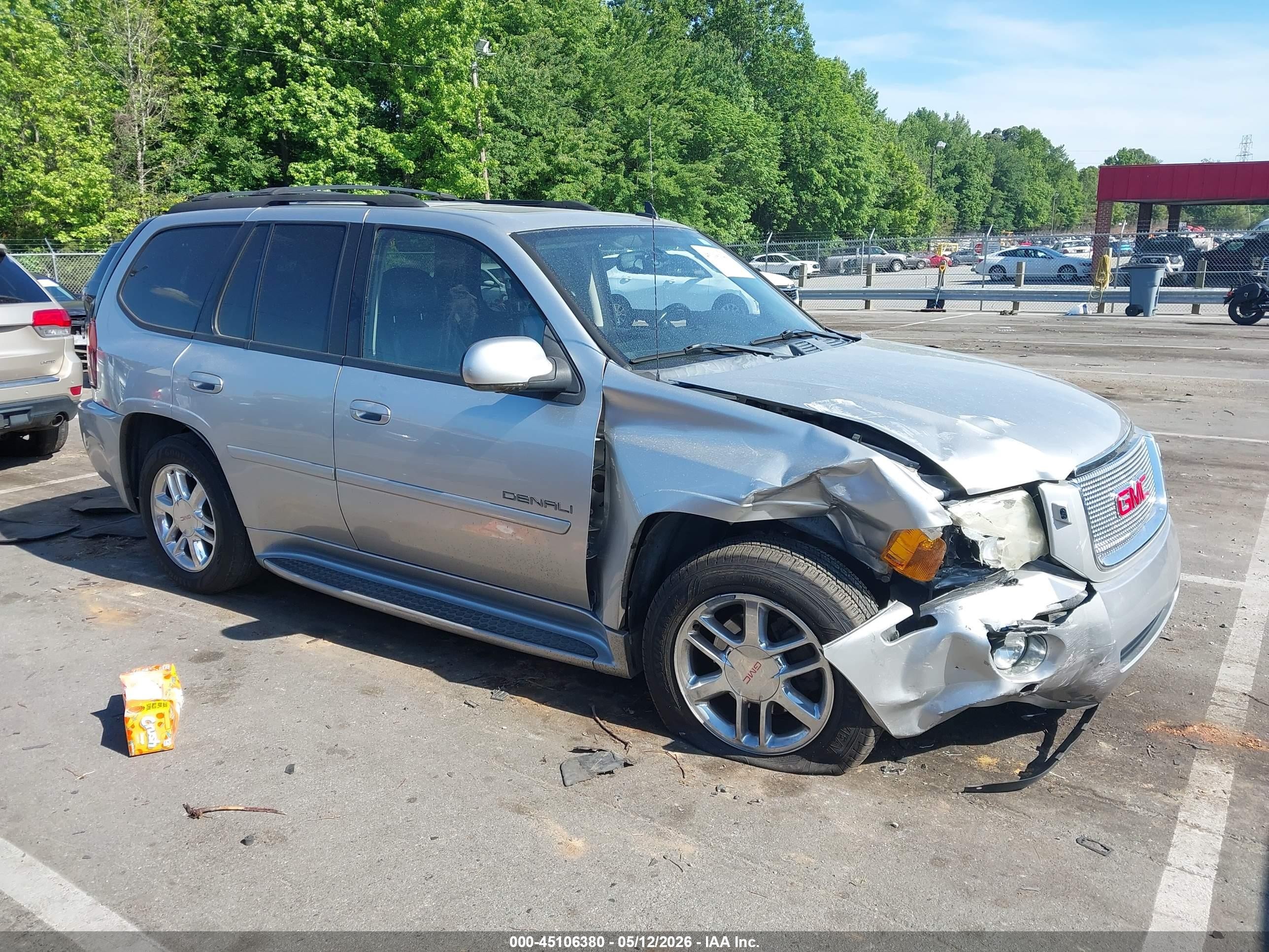 2006 GMC Envoy Denali, VIN 1GKET63MX62218723 — Front end