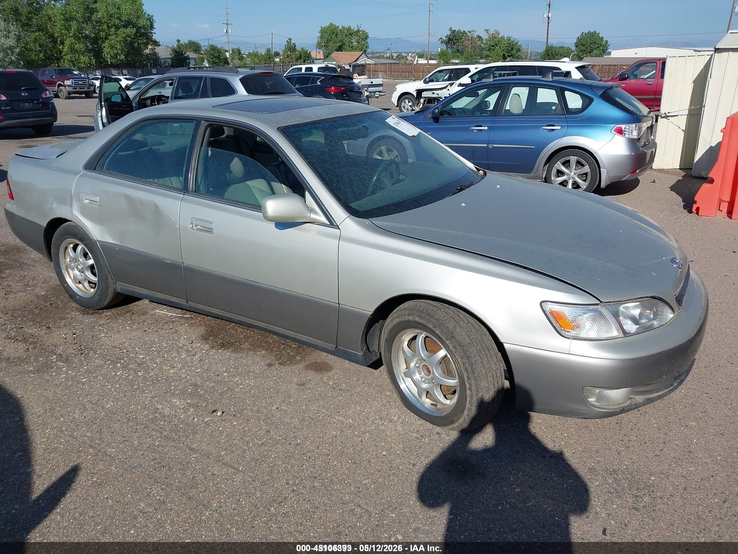 1999 Lexus ES 300, VIN JT8BF28G6X5059618 — Зад
