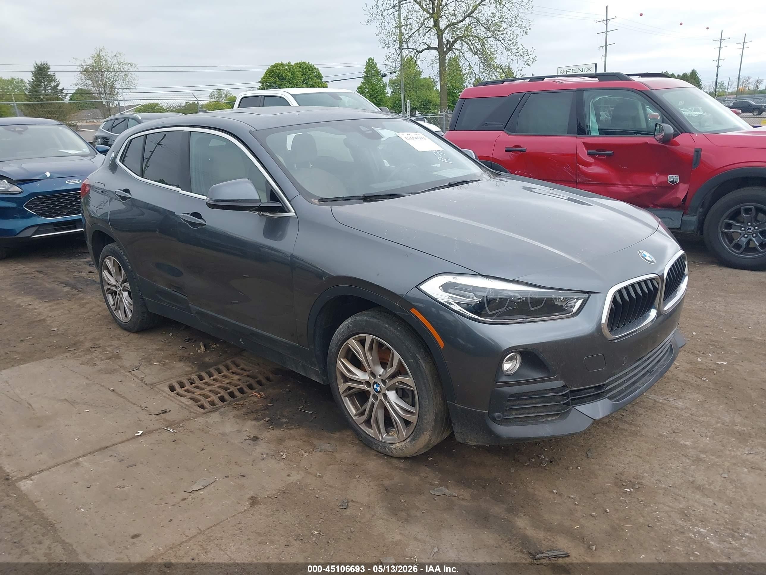 2020 BMW X2 xDrive28i, VIN WBXYJ1C07L5R76921 — Бок